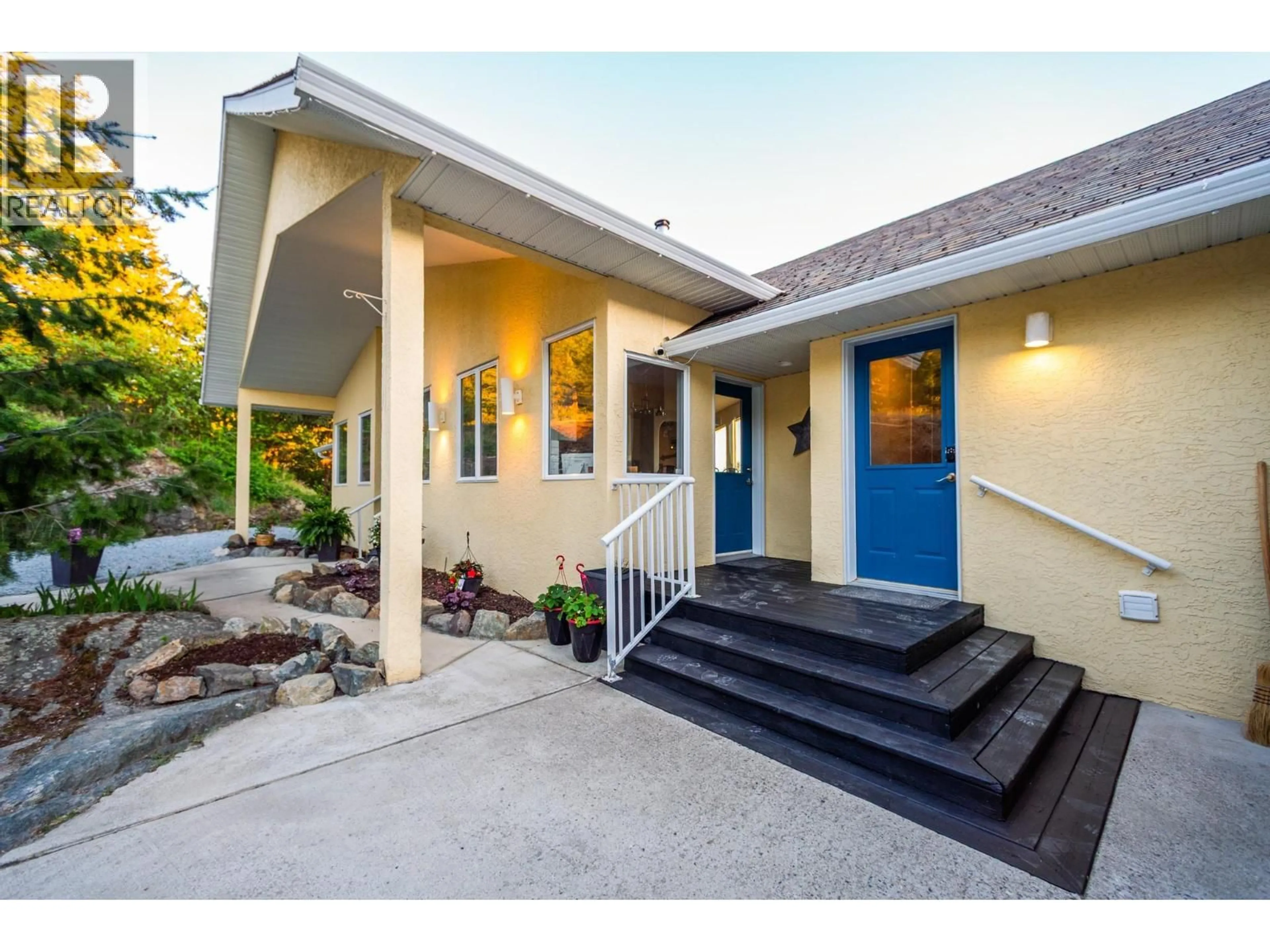 Unknown for 6720 LANGLEY COURT, Kelowna British Columbia V1P1A4