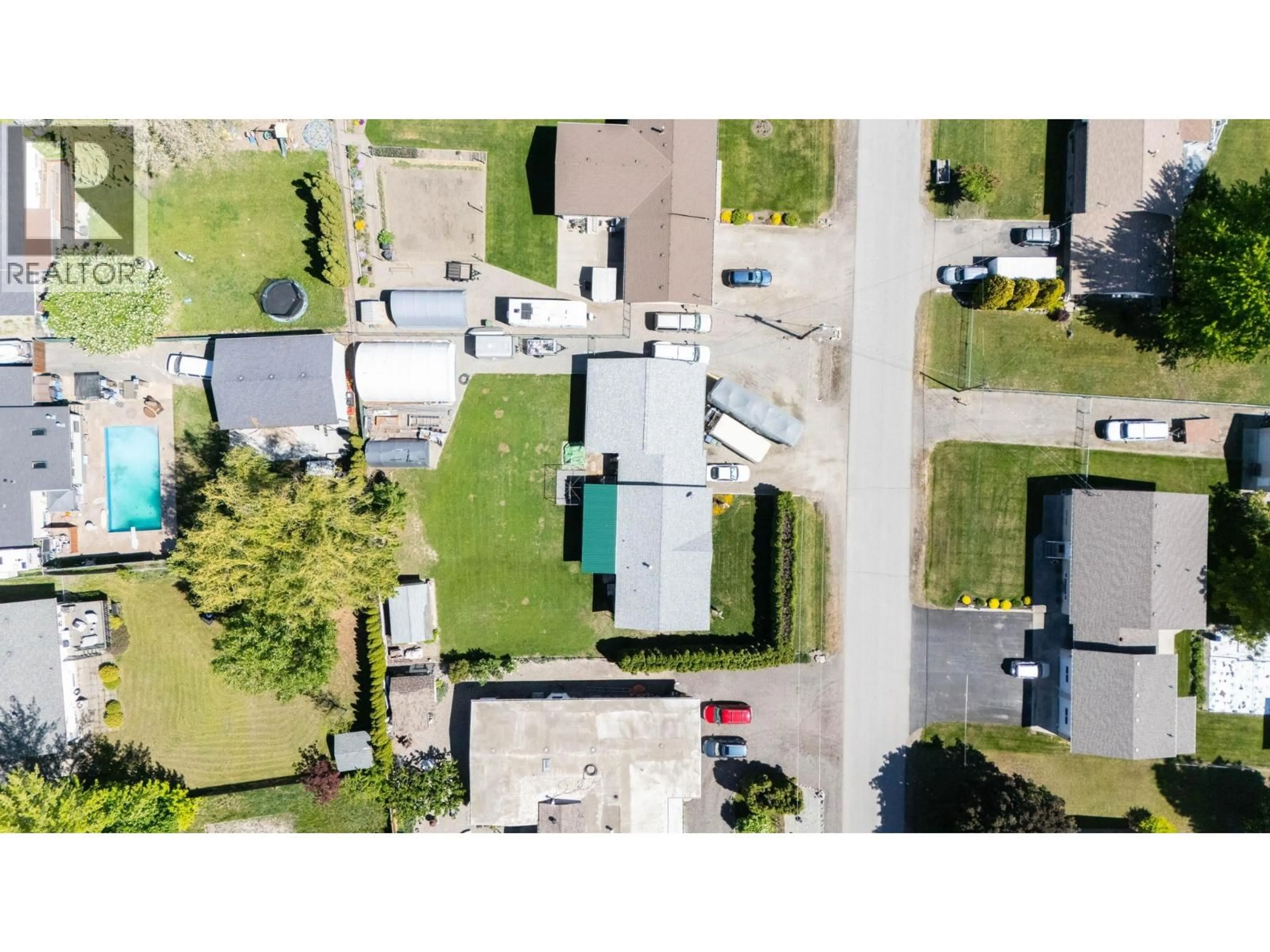A pic from outside/outdoor area/front of a property/back of a property/a pic from drone, street for 184 CARIBOO ROAD, Kelowna British Columbia V1V2E4