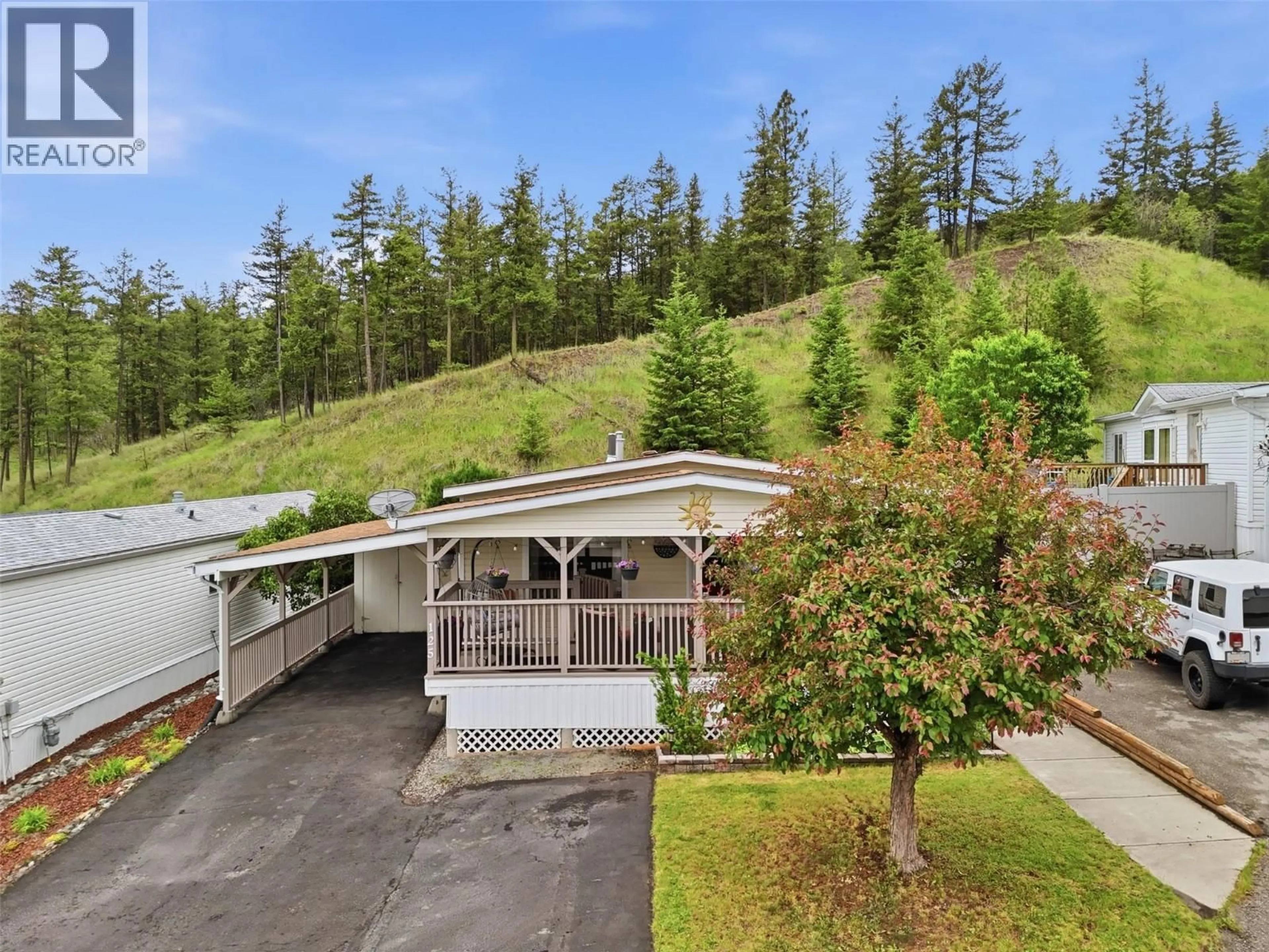 A pic from outside/outdoor area/front of a property/back of a property/a pic from drone, mountain view for 125 - 1555 HOWE ROAD, Kamloops British Columbia V1S1Y4