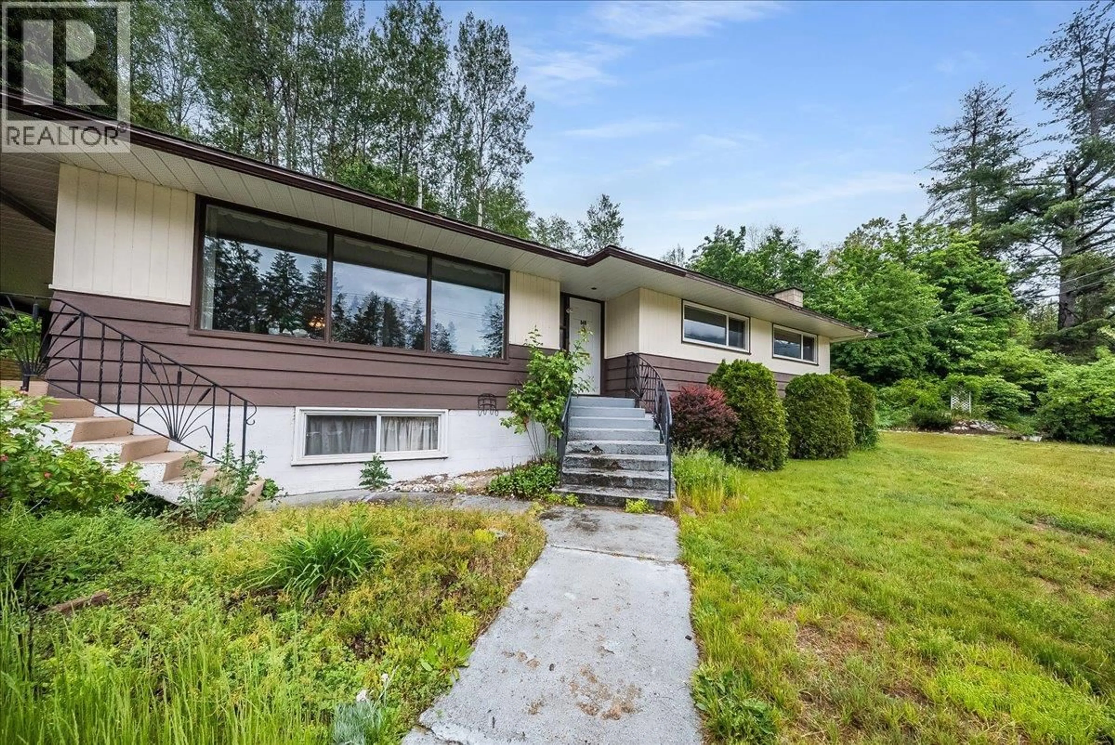 Home with vinyl exterior material, unknown for 840 COLUMBIA AVENUE, Castlegar British Columbia V1N1H2