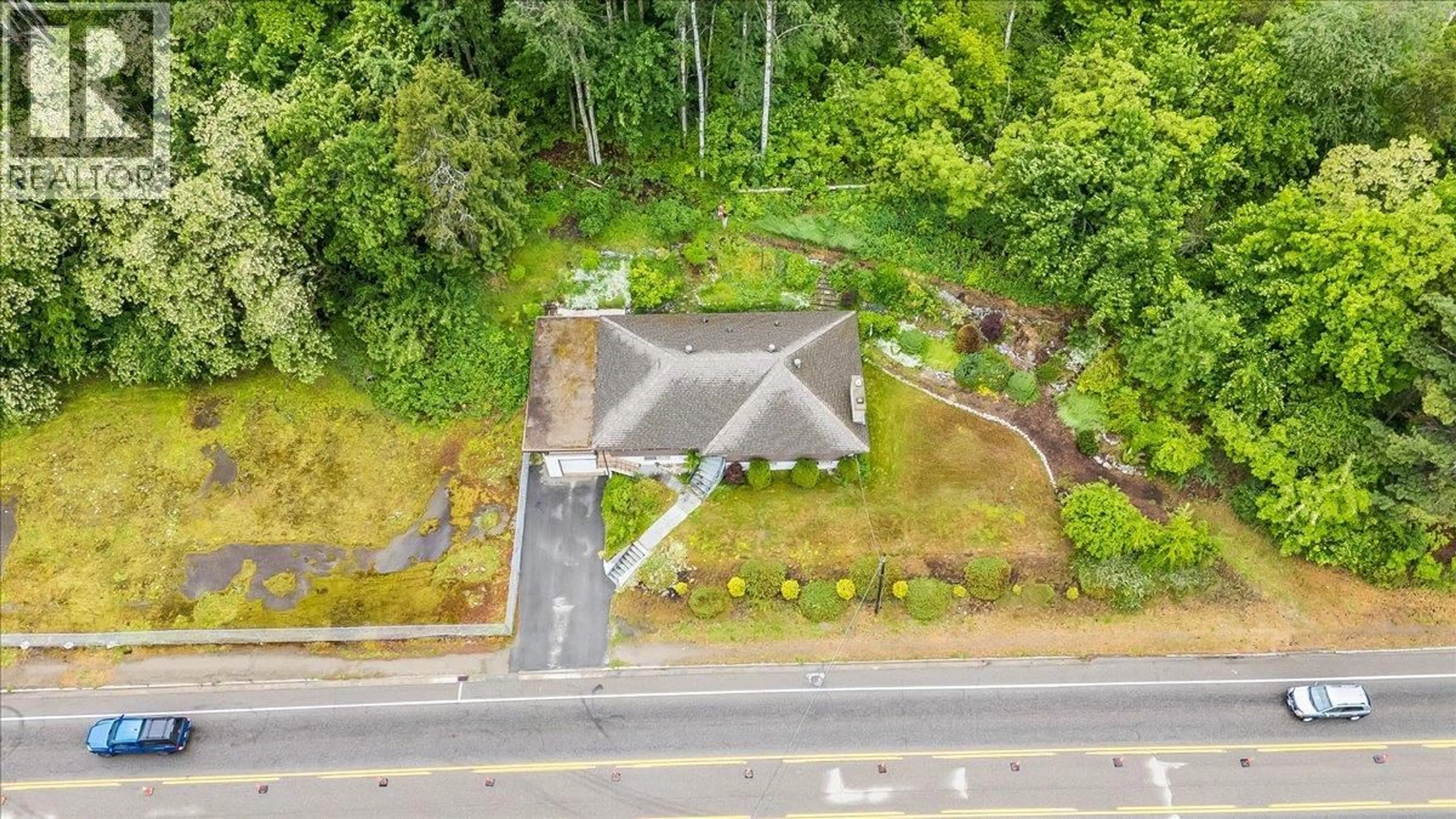 A pic from outside/outdoor area/front of a property/back of a property/a pic from drone, street for 840 COLUMBIA AVENUE, Castlegar British Columbia V1N1H2