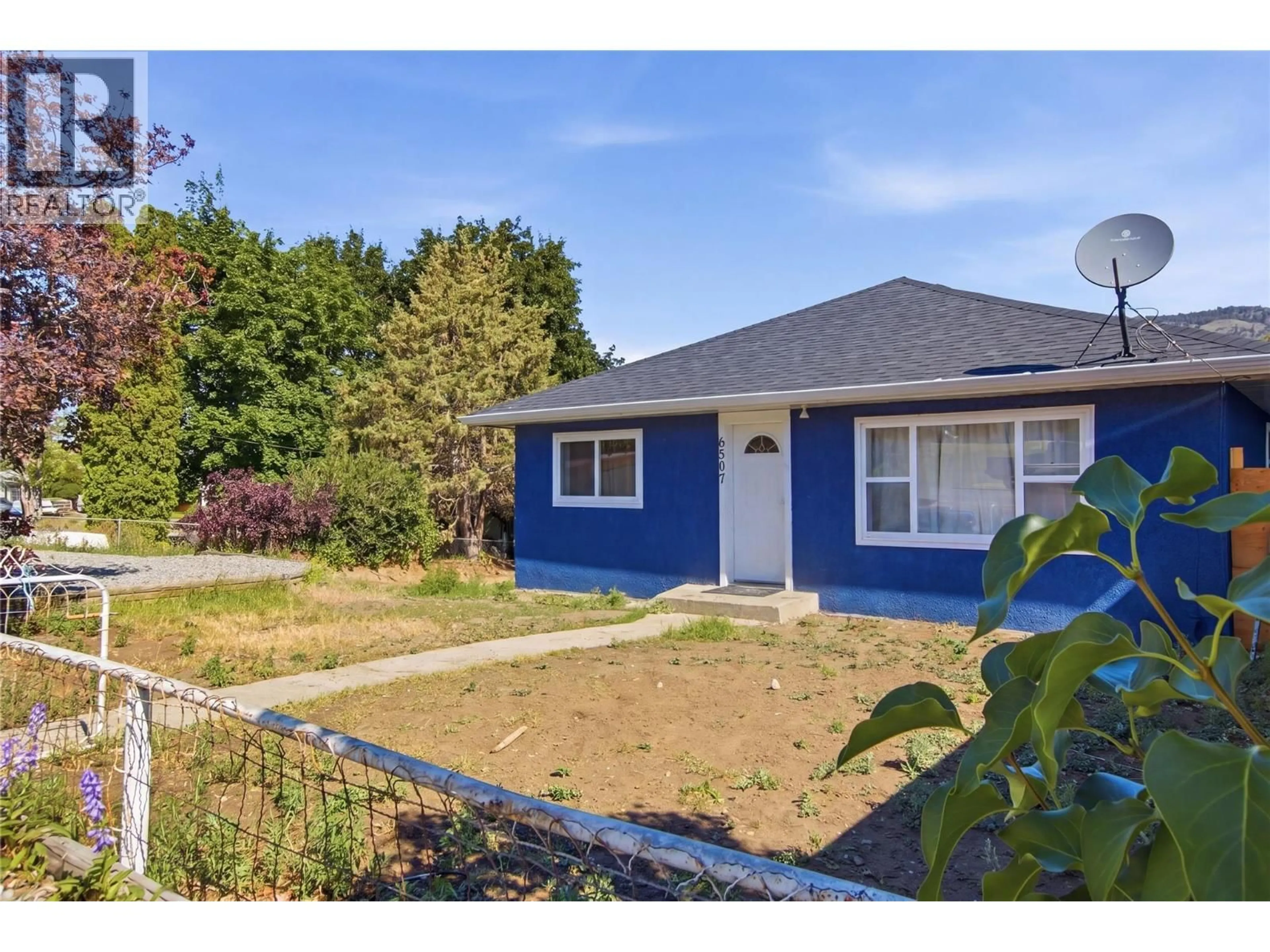 A pic from outside/outdoor area/front of a property/back of a property/a pic from drone, street for 6507 SAVONA ACCESS ROAD, Kamloops British Columbia V0K2J0
