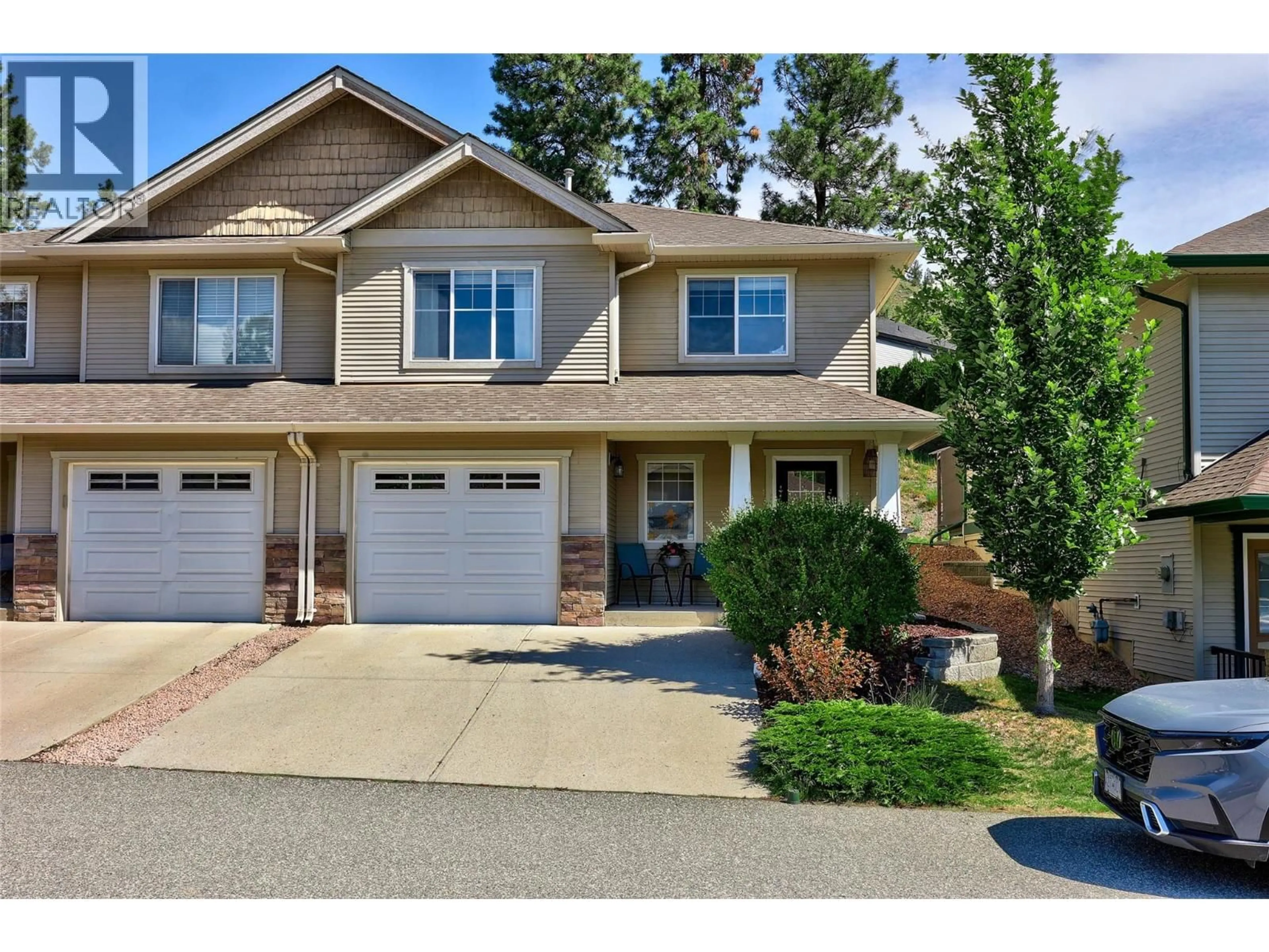 Home with vinyl exterior material, street for 32 - 1940 HILLSIDE DRIVE, Kamloops British Columbia V2E2T3