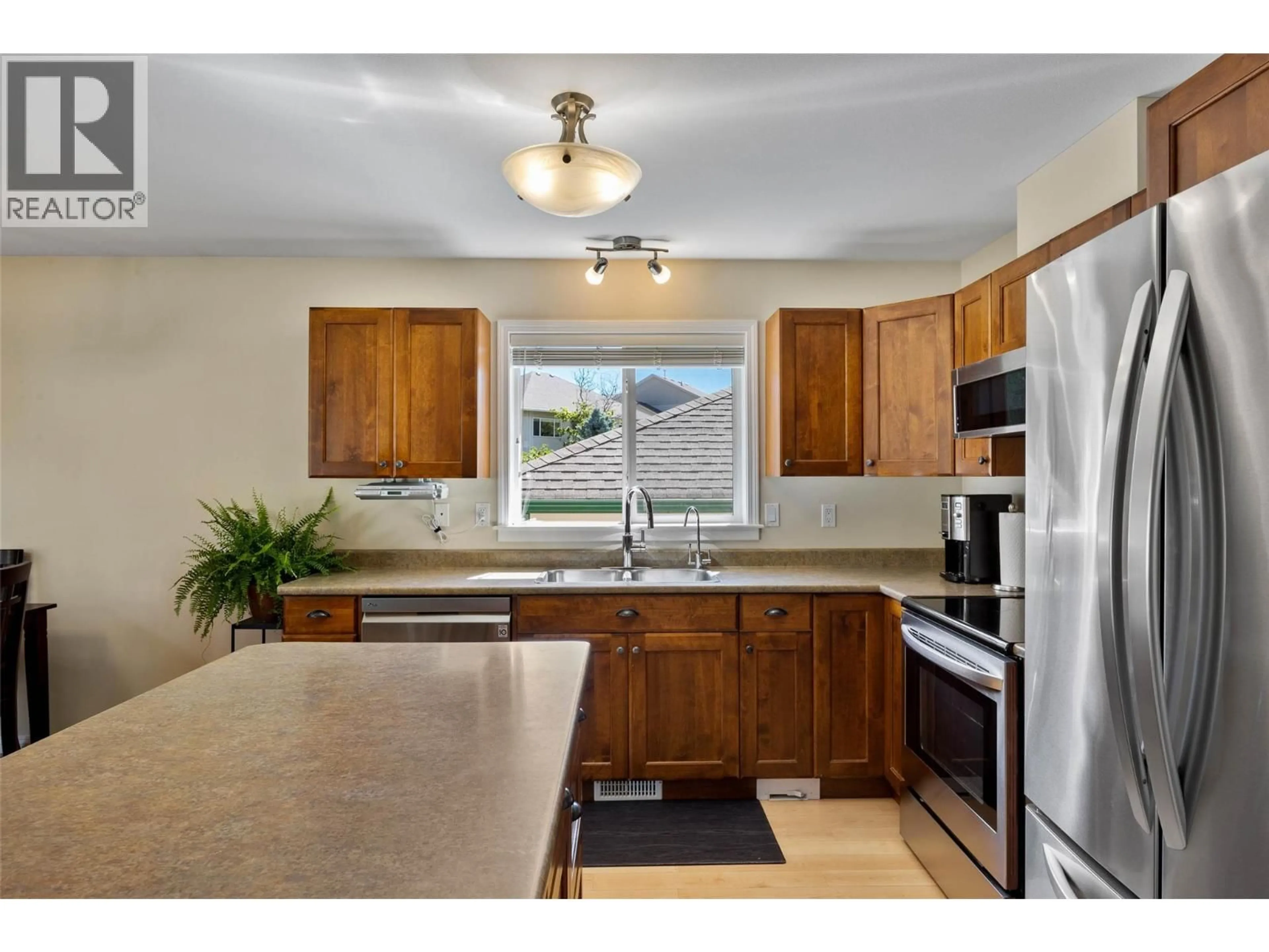 Standard kitchen, ceramic/tile floor for 32 - 1940 HILLSIDE DRIVE, Kamloops British Columbia V2E2T3