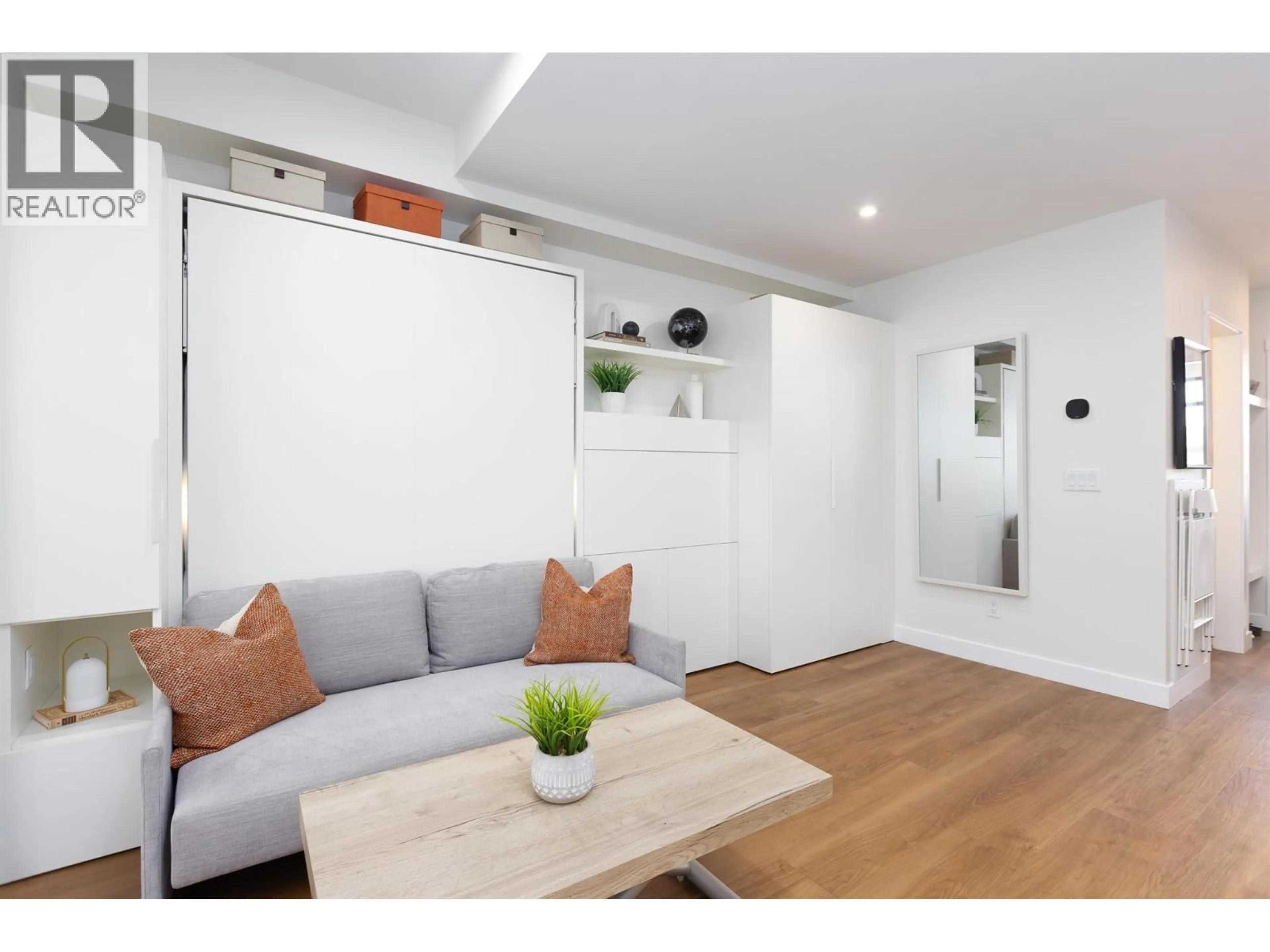 Living room with furniture, wood/laminate floor for 640 - 1281 PRIDHAM AVENUE, Kelowna British Columbia V1Y6B3