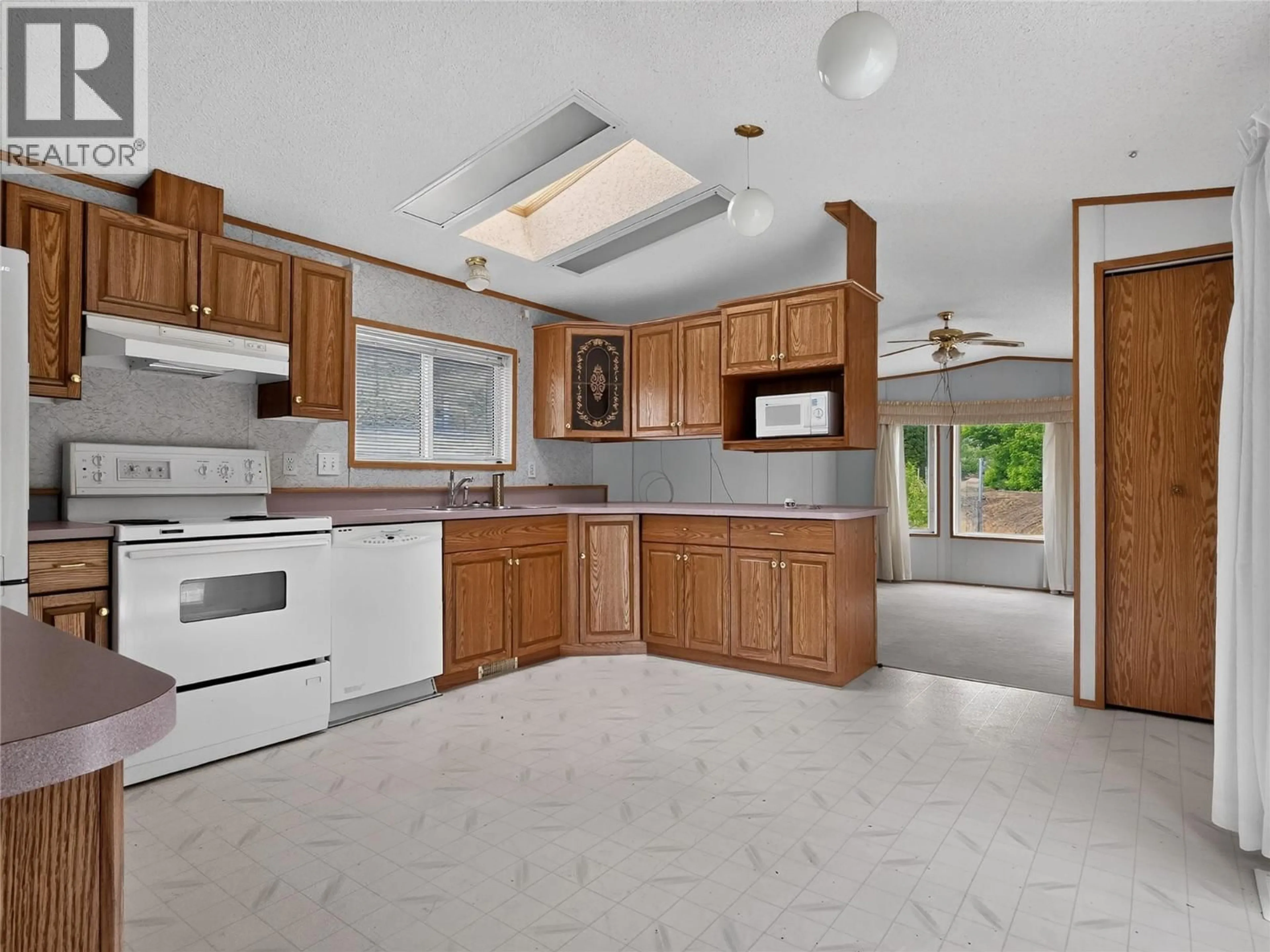 Standard kitchen, ceramic/tile floor for 71 - 701 TRANS CANADA HIGHWAY, Cache Creek British Columbia V0K1H0