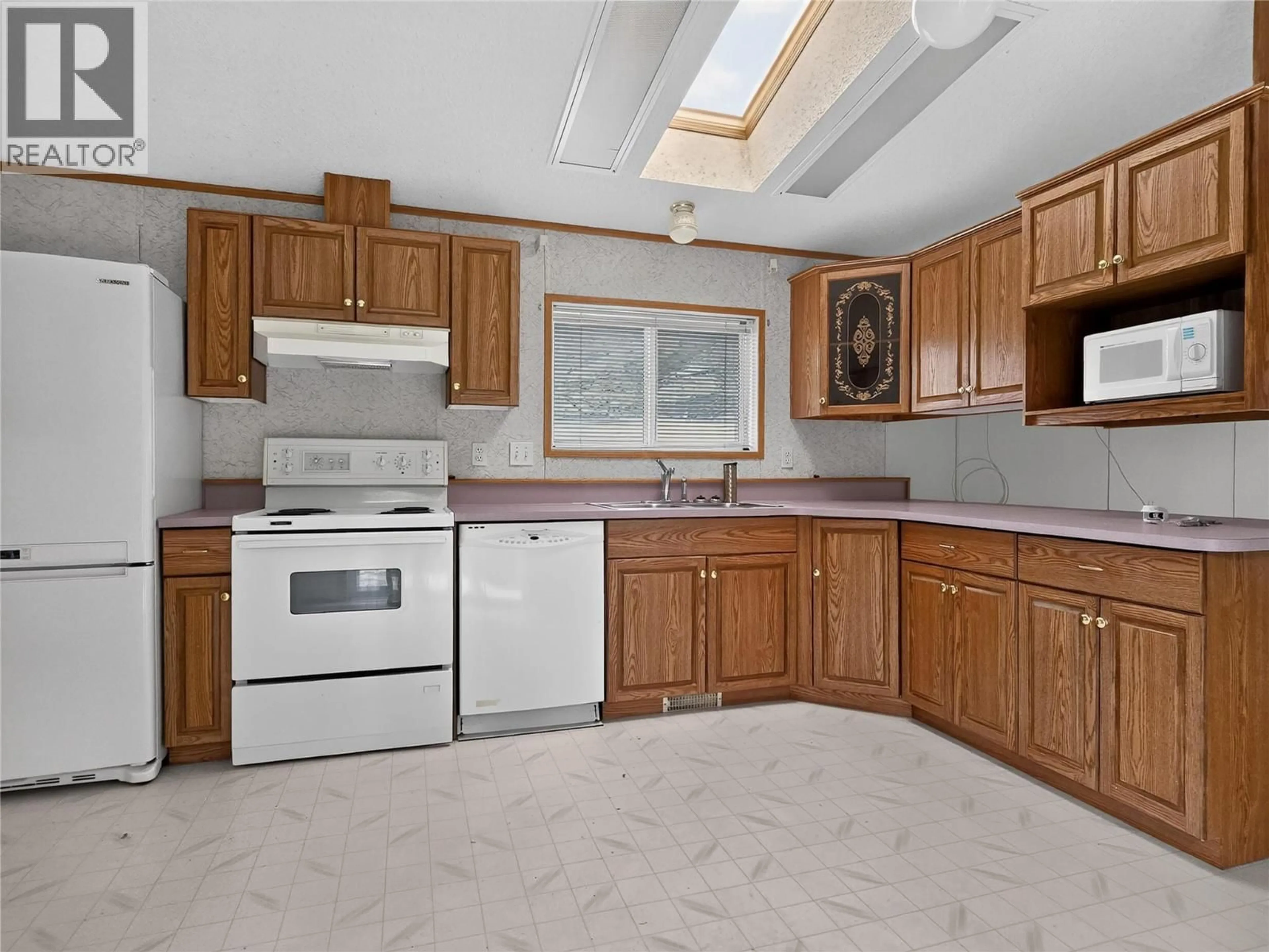 Standard kitchen, ceramic/tile floor for 71 - 701 TRANS CANADA HIGHWAY, Cache Creek British Columbia V0K1H0