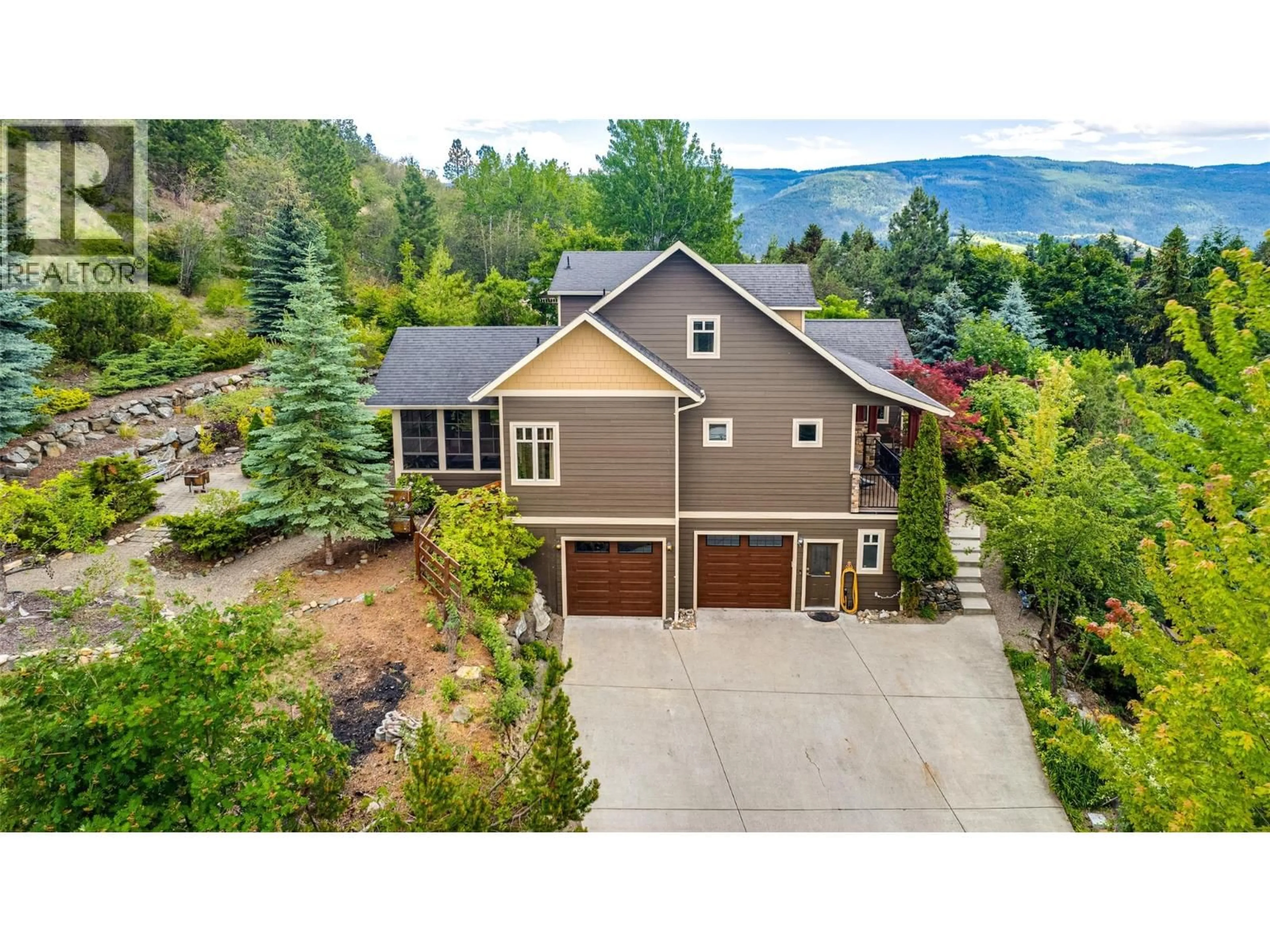 A pic from outside/outdoor area/front of a property/back of a property/a pic from drone, unknown for 677 CYPRESS DRIVE, Vernon British Columbia V1B3Y5