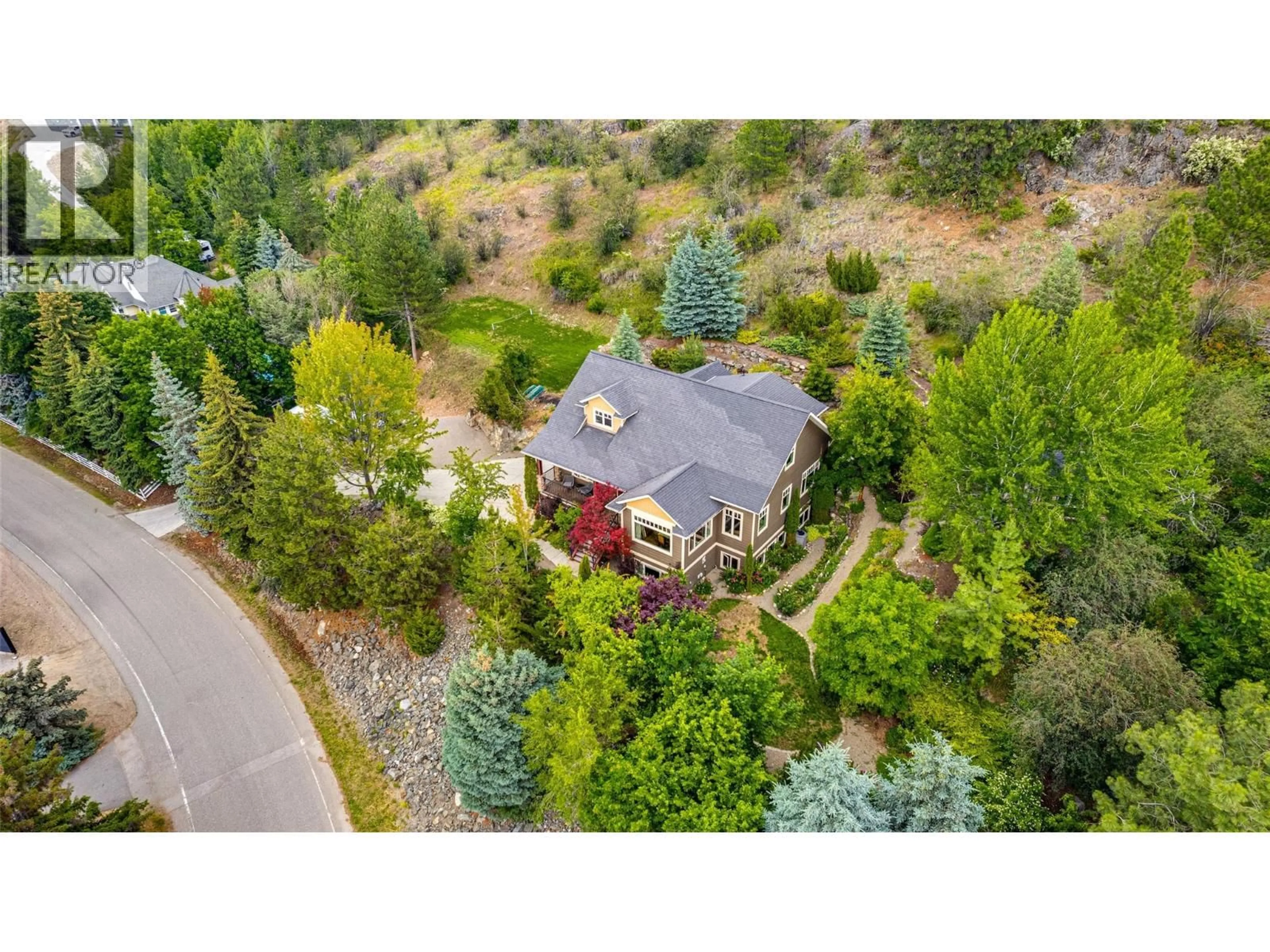 A pic from outside/outdoor area/front of a property/back of a property/a pic from drone, unknown for 677 CYPRESS DRIVE, Vernon British Columbia V1B3Y5
