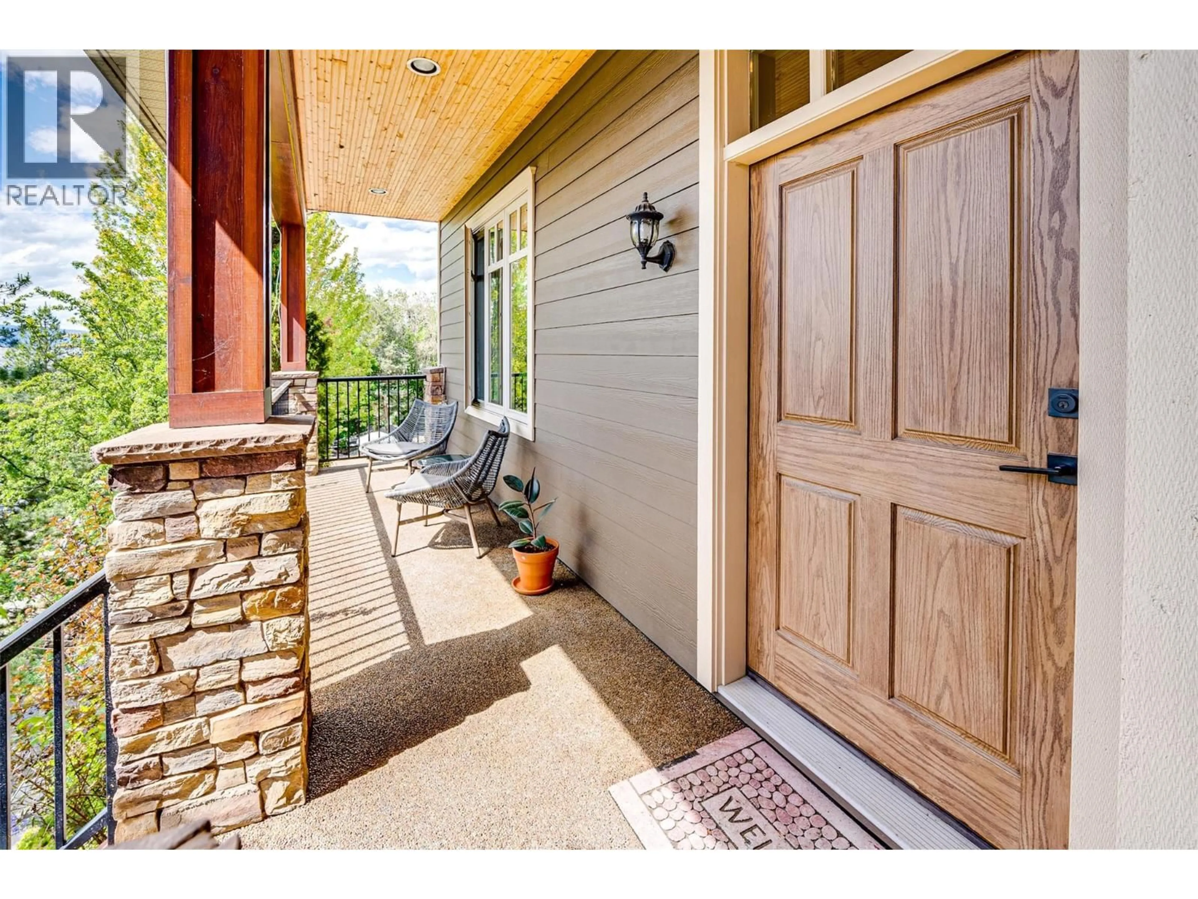 Indoor entryway for 677 CYPRESS DRIVE, Vernon British Columbia V1B3Y5