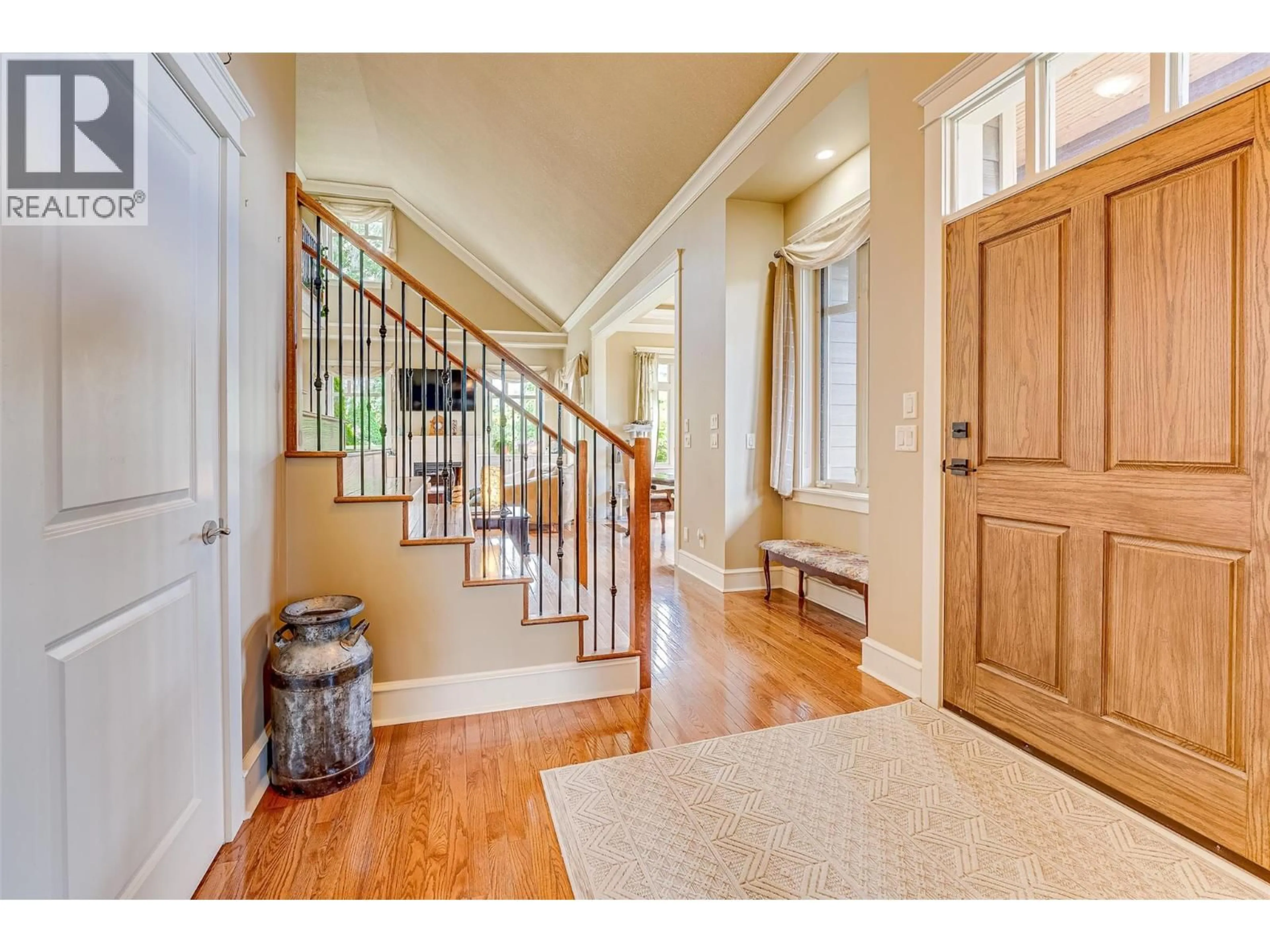 Indoor entryway for 677 CYPRESS DRIVE, Vernon British Columbia V1B3Y5