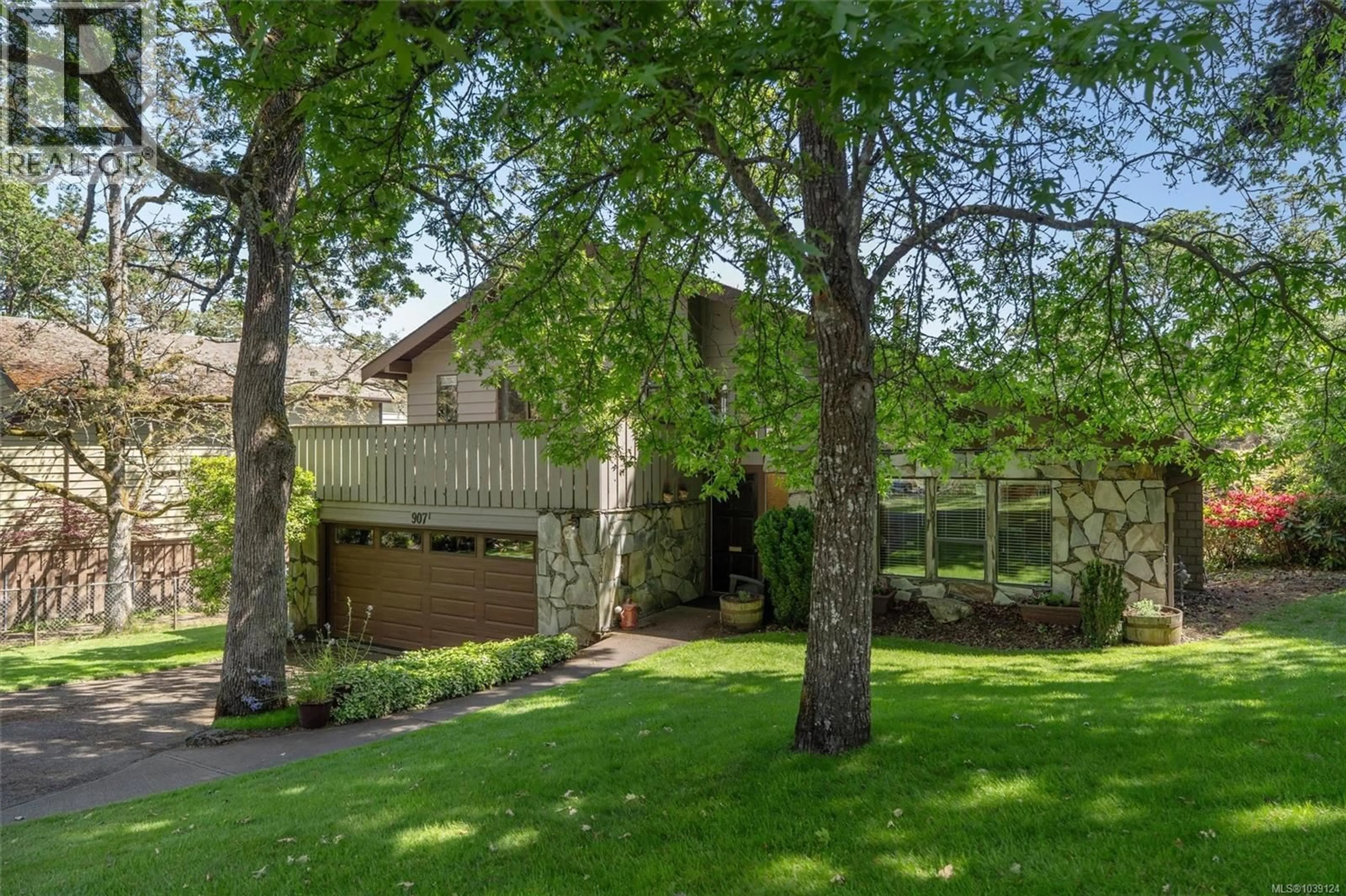 Unknown for 907 WOODHALL DRIVE, Saanich British Columbia V8X3L7