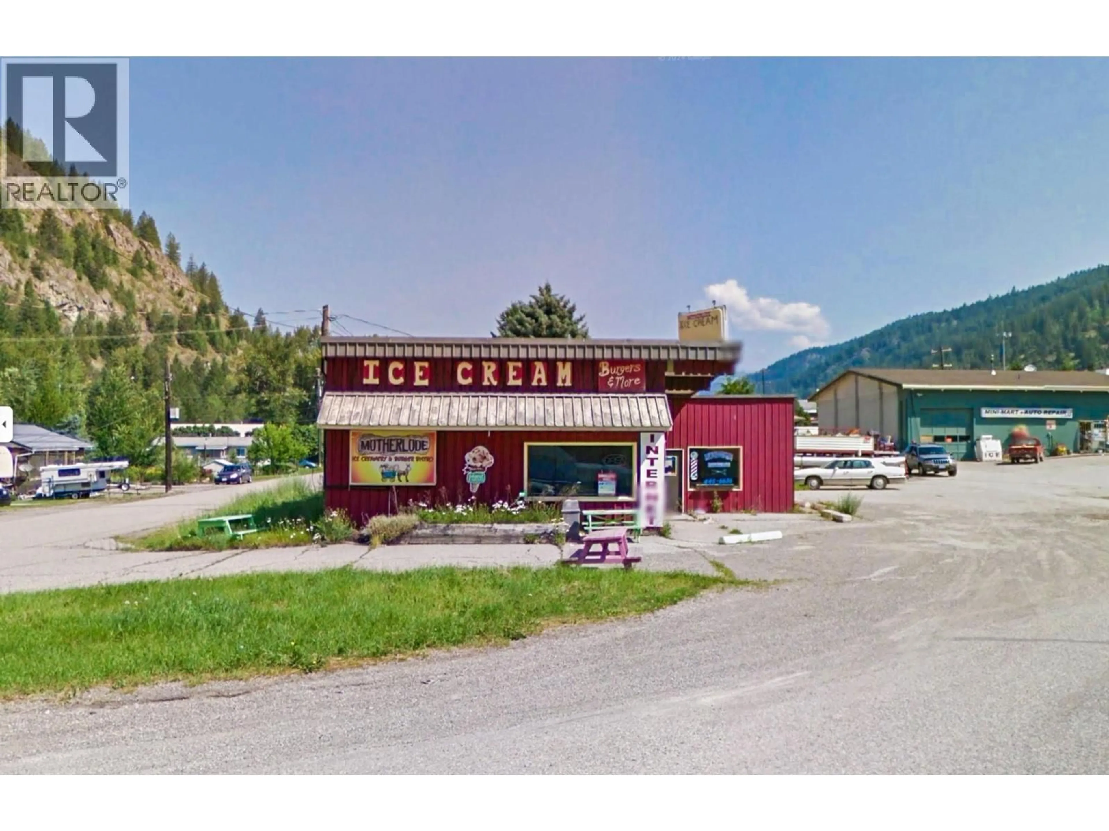 A pic from outside/outdoor area/front of a property/back of a property/a pic from drone, mountain view for 466 S GOLD AVENUE, Greenwood British Columbia V0H1J0