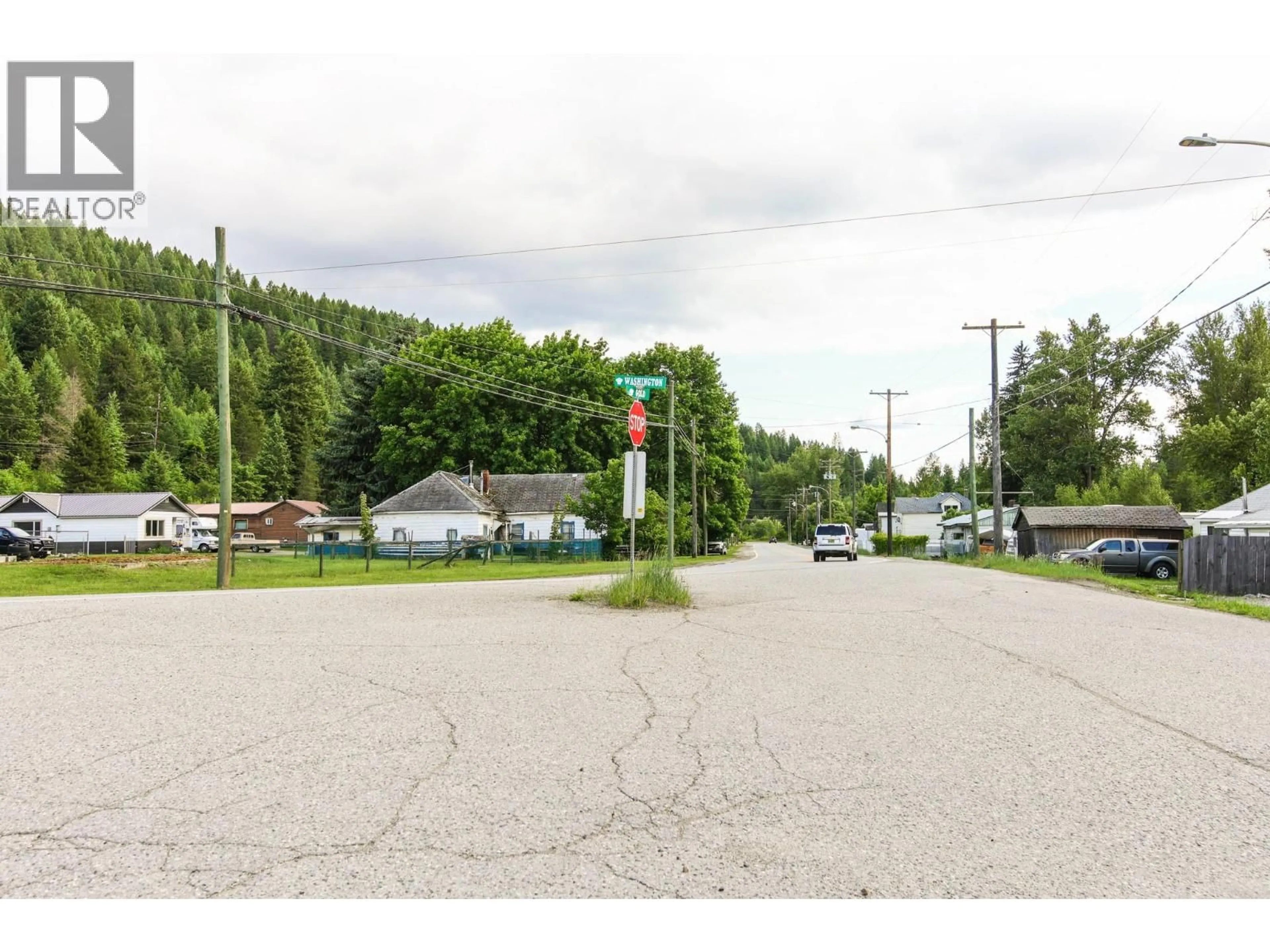 Parking for 466 S GOLD AVENUE, Greenwood British Columbia V0H1J0