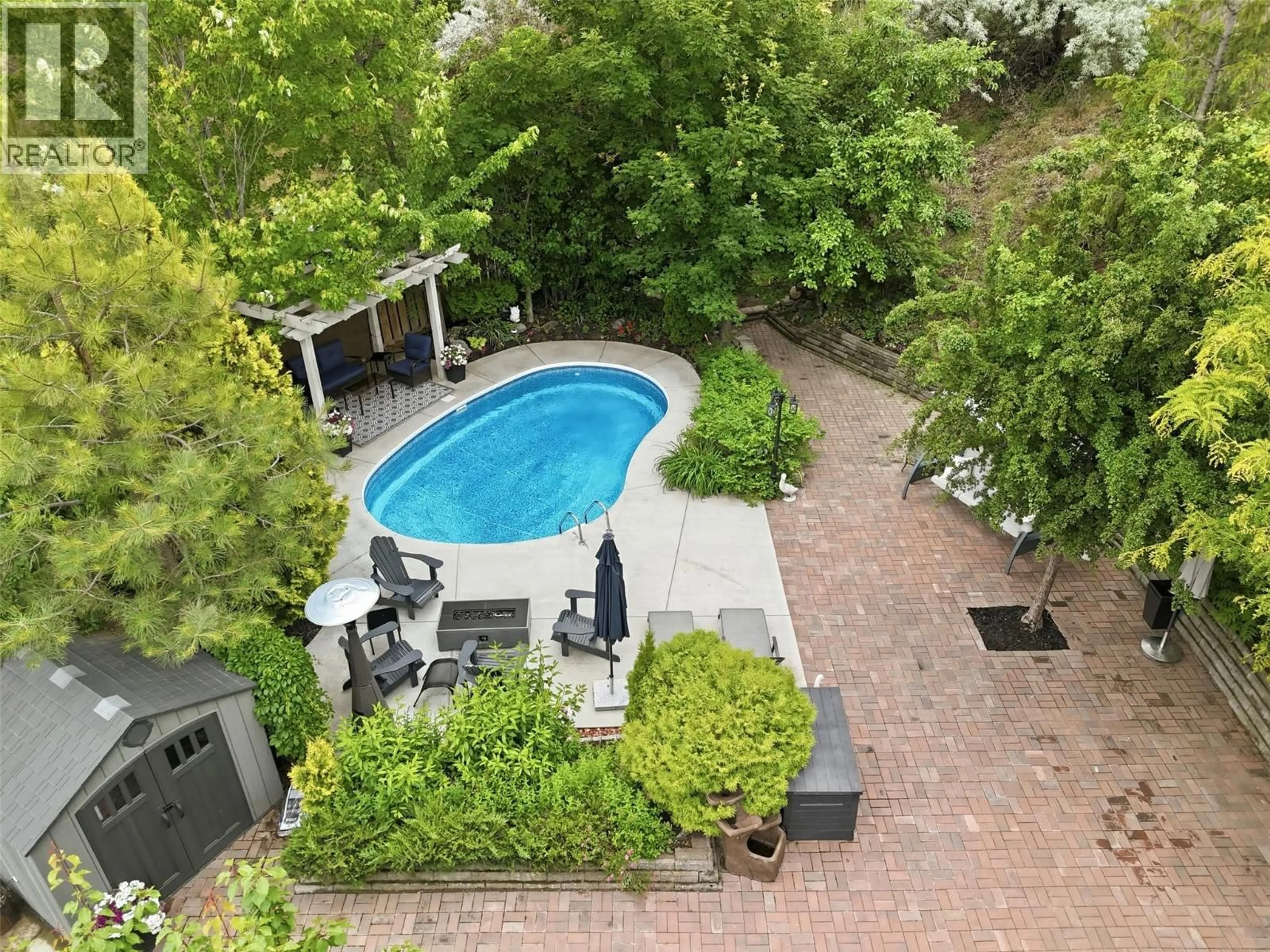 A pic from outside/outdoor area/front of a property/back of a property/a pic from drone, street for 1648 SKEENA PLACE, Kamloops British Columbia V2E2P3