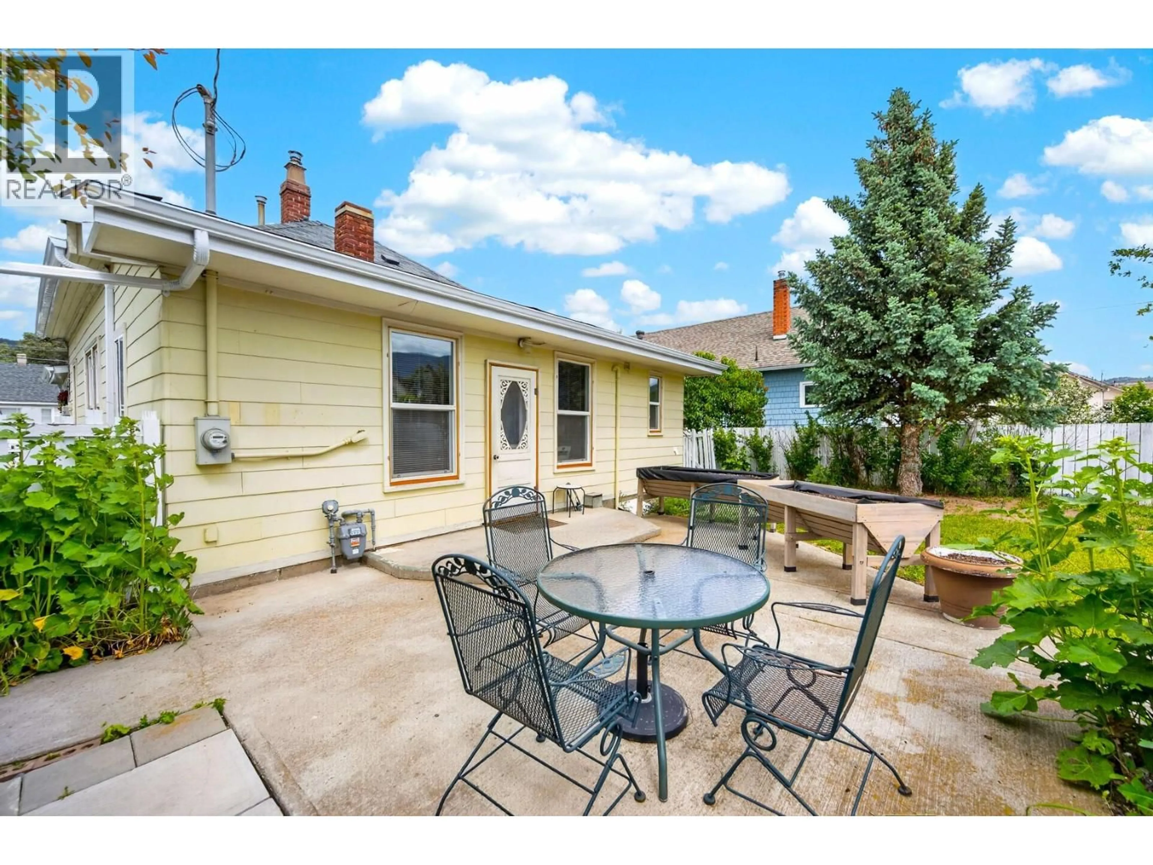 Patio, street for 1888 GRANITE AVENUE, Merritt British Columbia V1K1B8