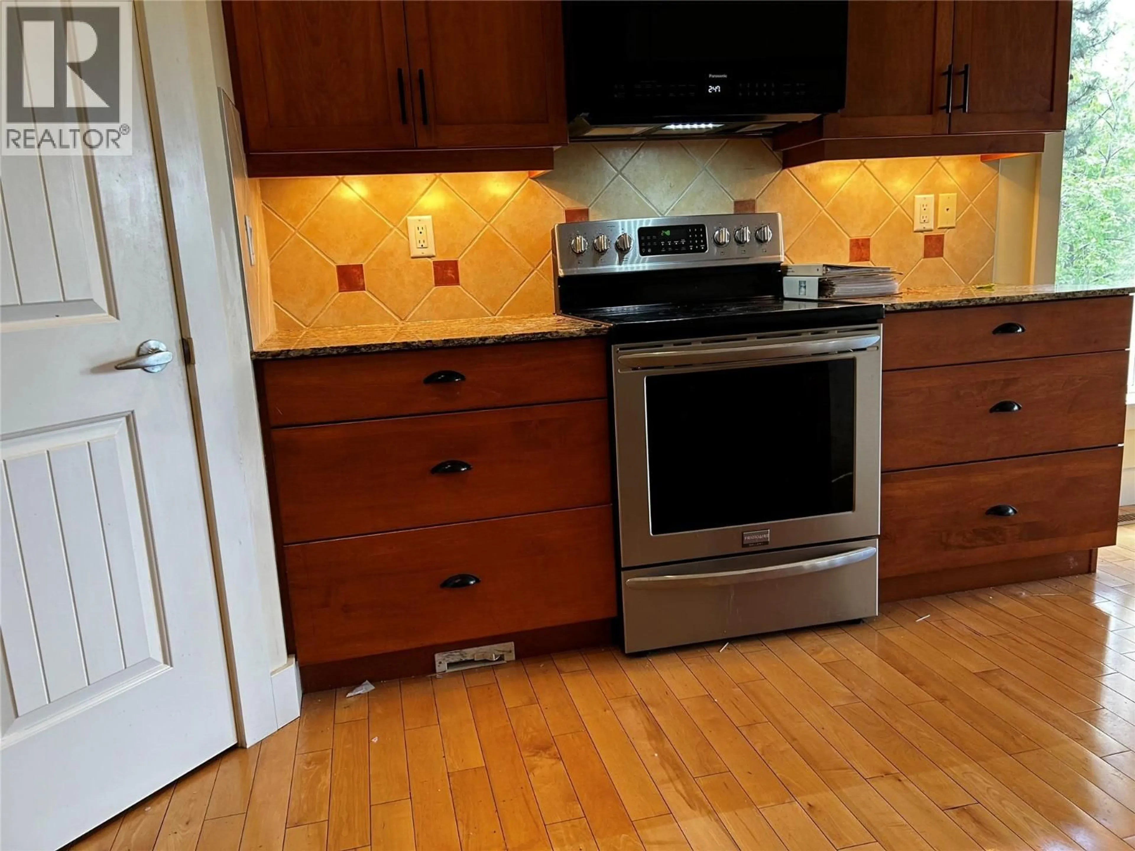 Standard kitchen, unknown for 113 - 901 MIDDLETON WAY ROAD, Vernon British Columbia V1T3Z1