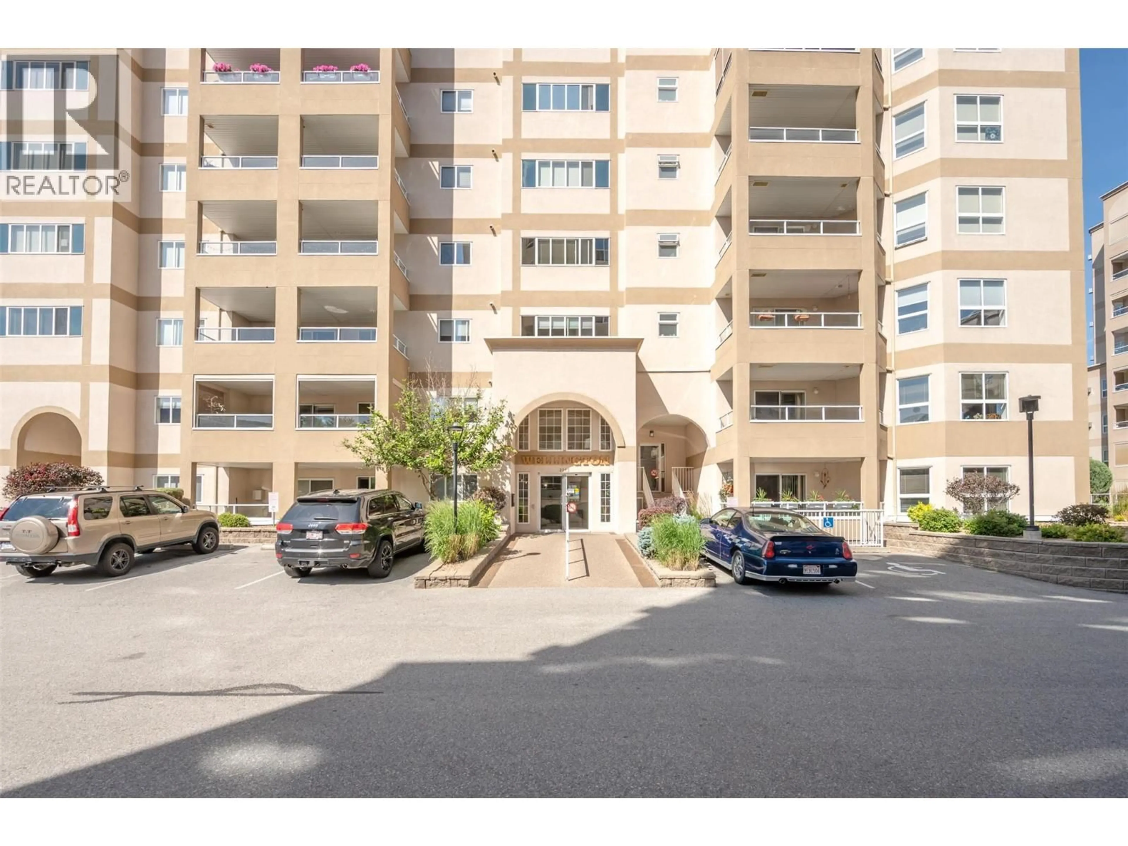 Indoor foyer for 505 - 2285 ATKINSON STREET, Penticton British Columbia V2A8R7