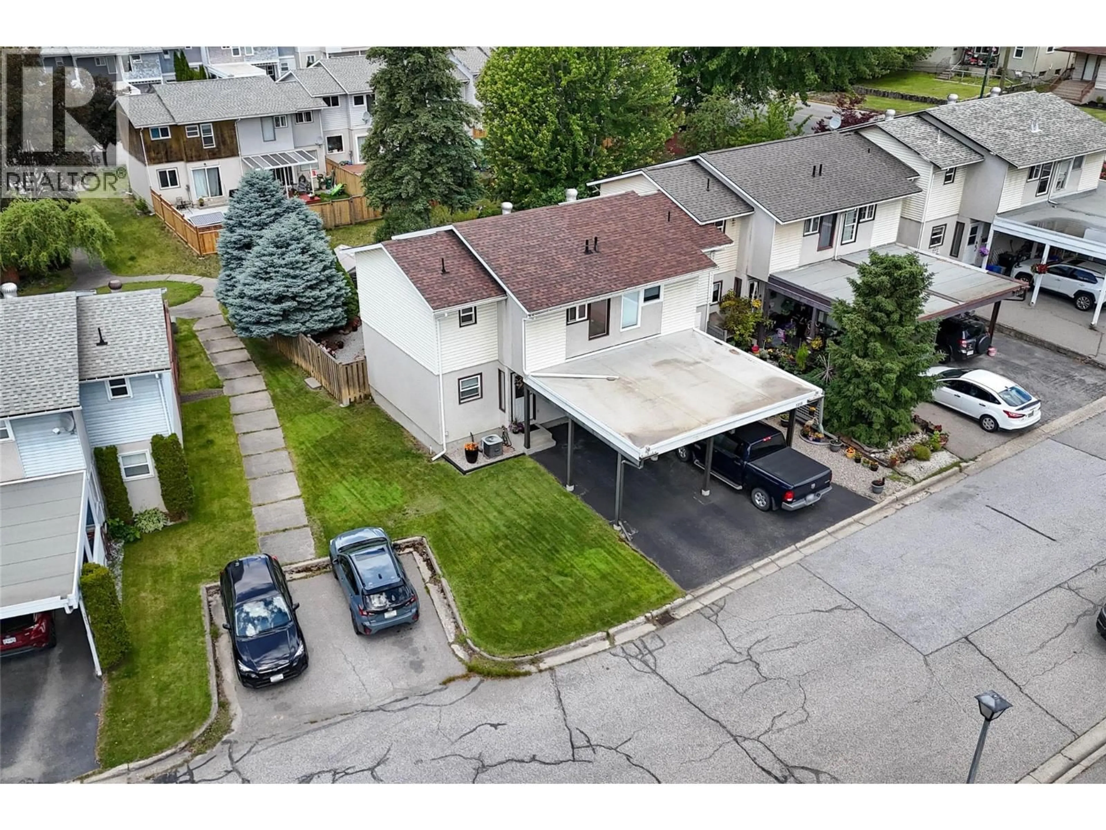 A pic from outside/outdoor area/front of a property/back of a property/a pic from drone, street for 1213 PRIMROSE STREET, Trail British Columbia V1R4M8