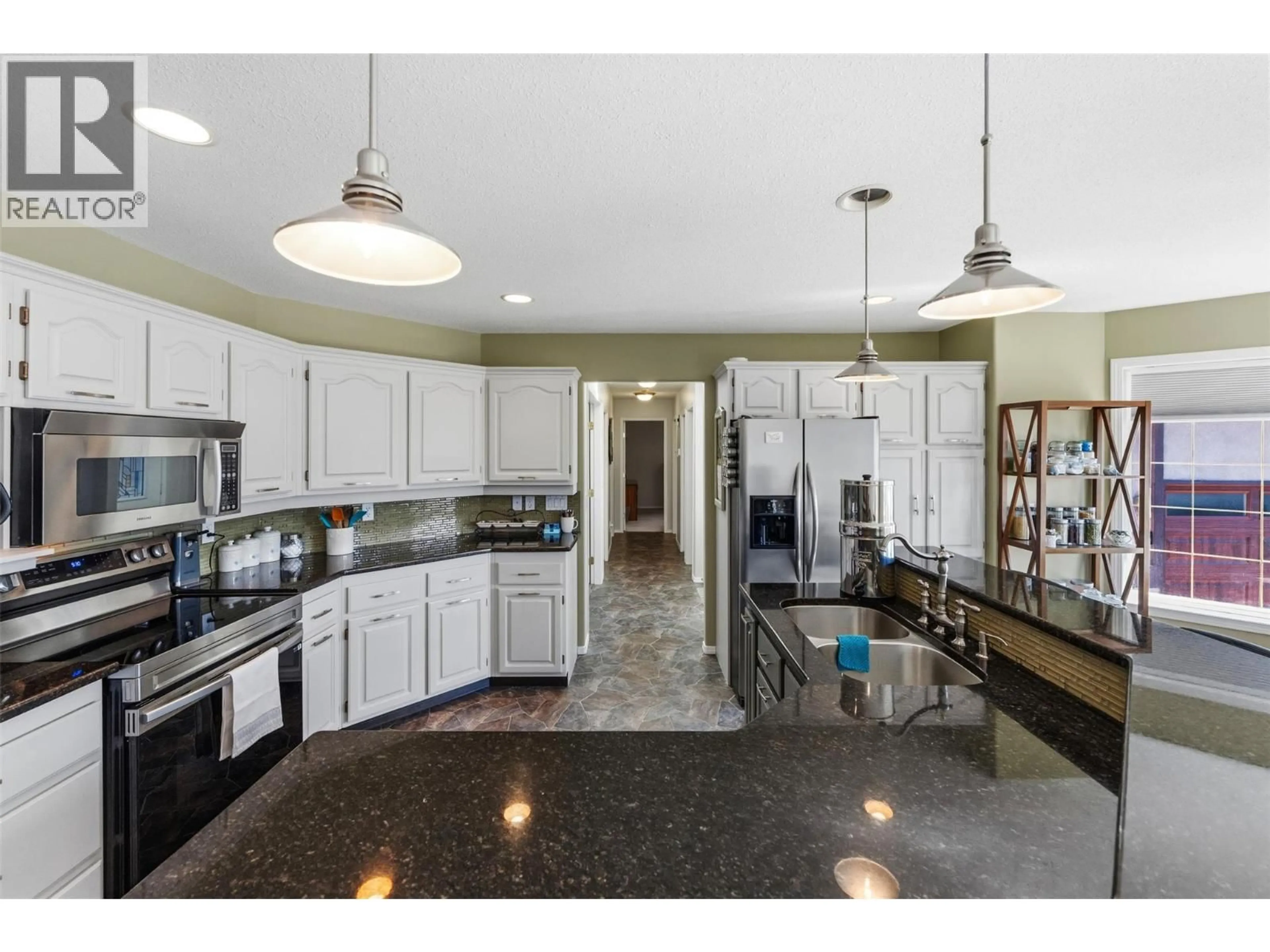 Open concept kitchen, ceramic/tile floor for 422 RIDGE ROAD, Penticton British Columbia V2A8N7