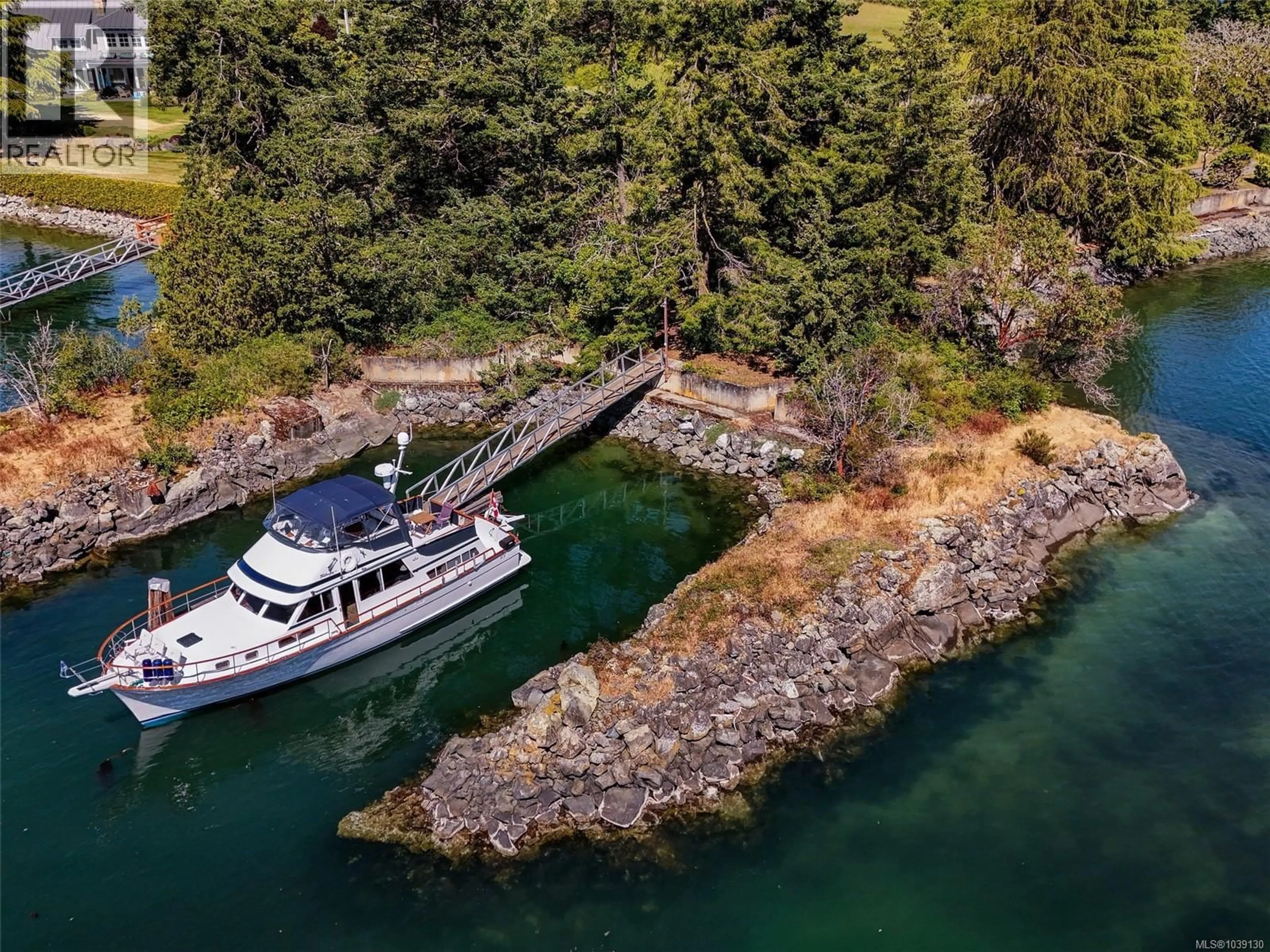 A pic from outside/outdoor area/front of a property/back of a property/a pic from drone, water/lake/river/ocean view for 10814 BEACH ROAD, North Saanich British Columbia V8L5H6
