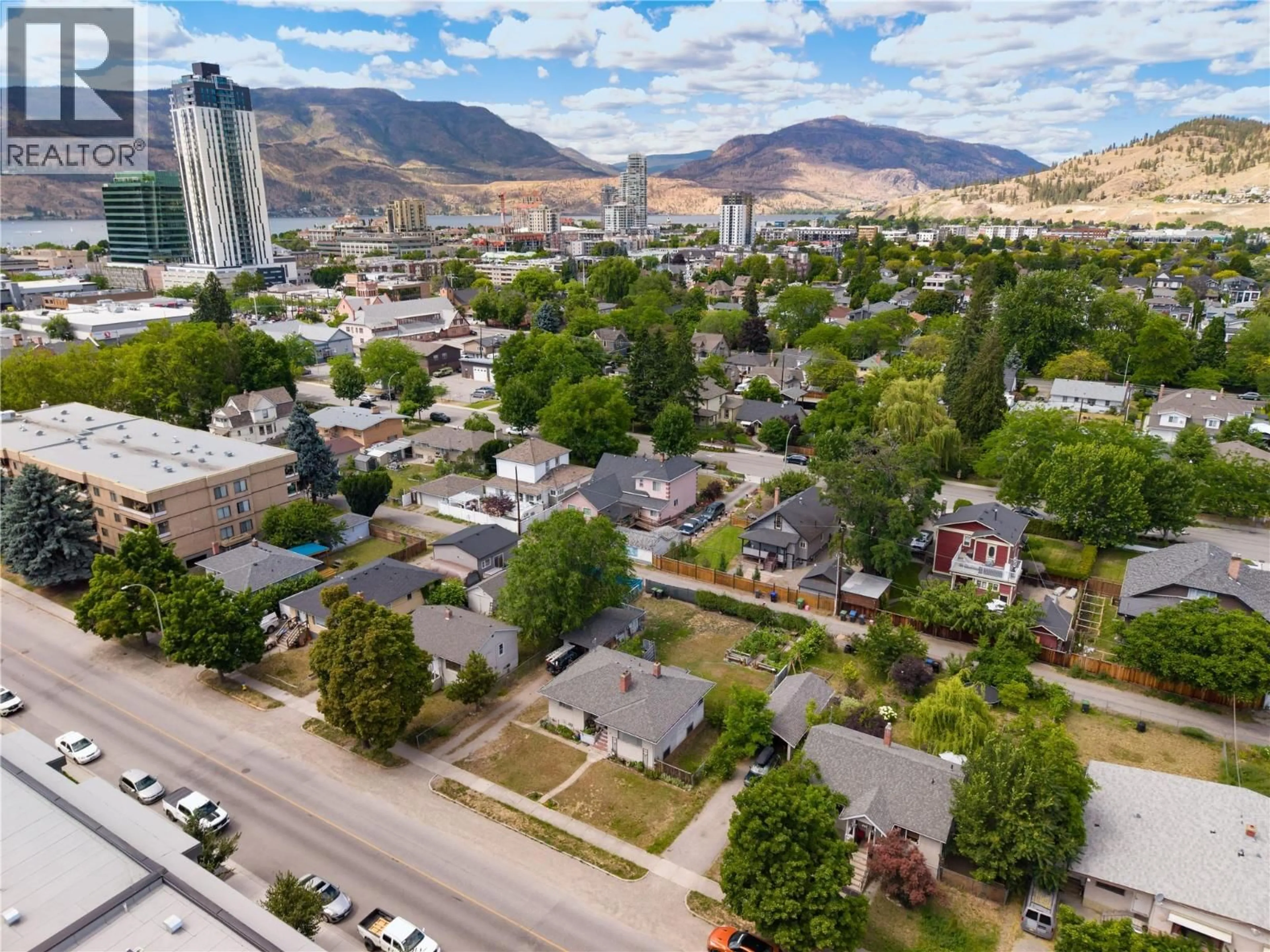 A pic from outside/outdoor area/front of a property/back of a property/a pic from drone, mountain view for 816 LEON AVENUE, Kelowna British Columbia V1Y6J8