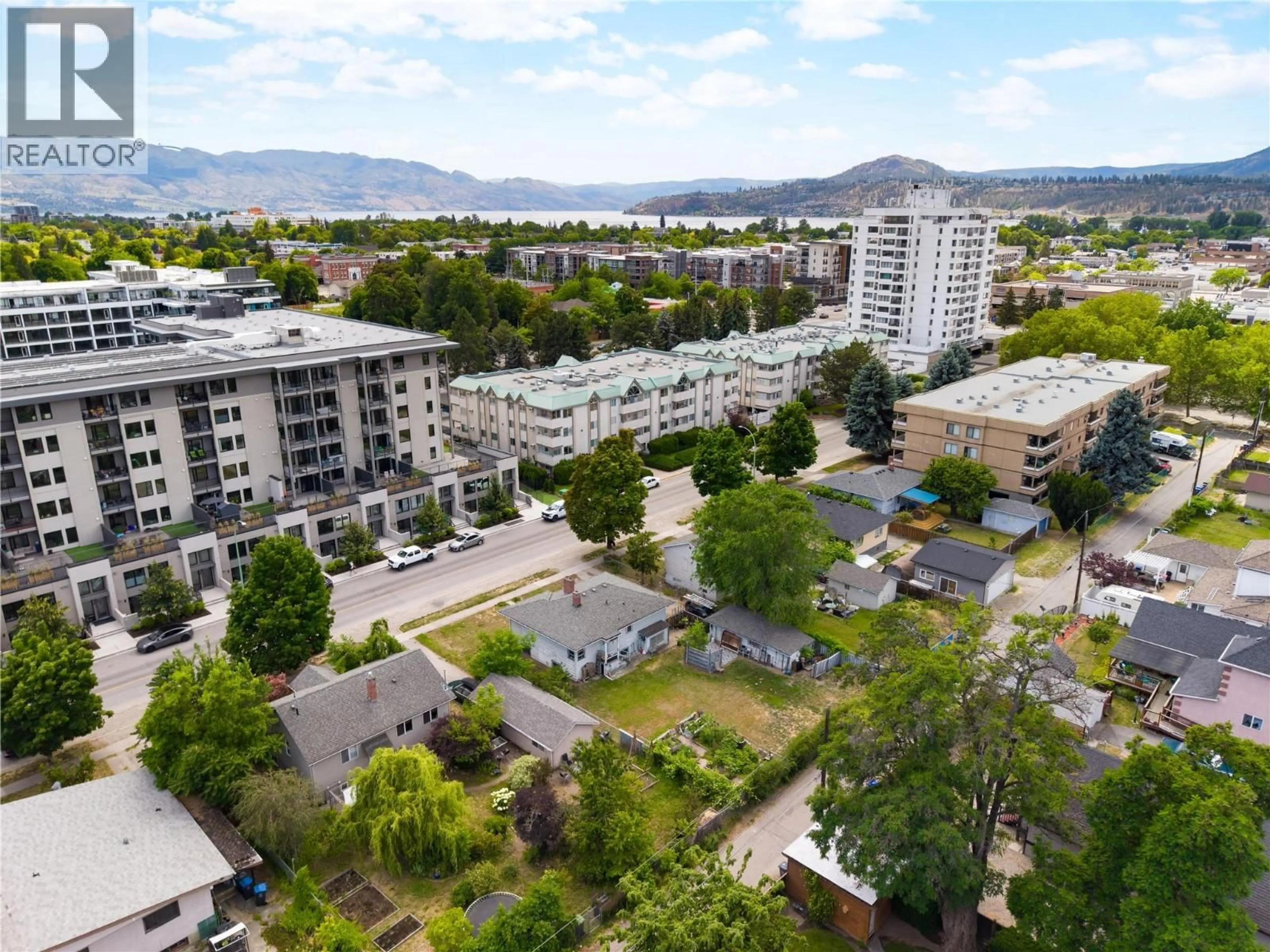 A pic from outside/outdoor area/front of a property/back of a property/a pic from drone, city buildings view from balcony for 816 LEON AVENUE, Kelowna British Columbia V1Y6J8