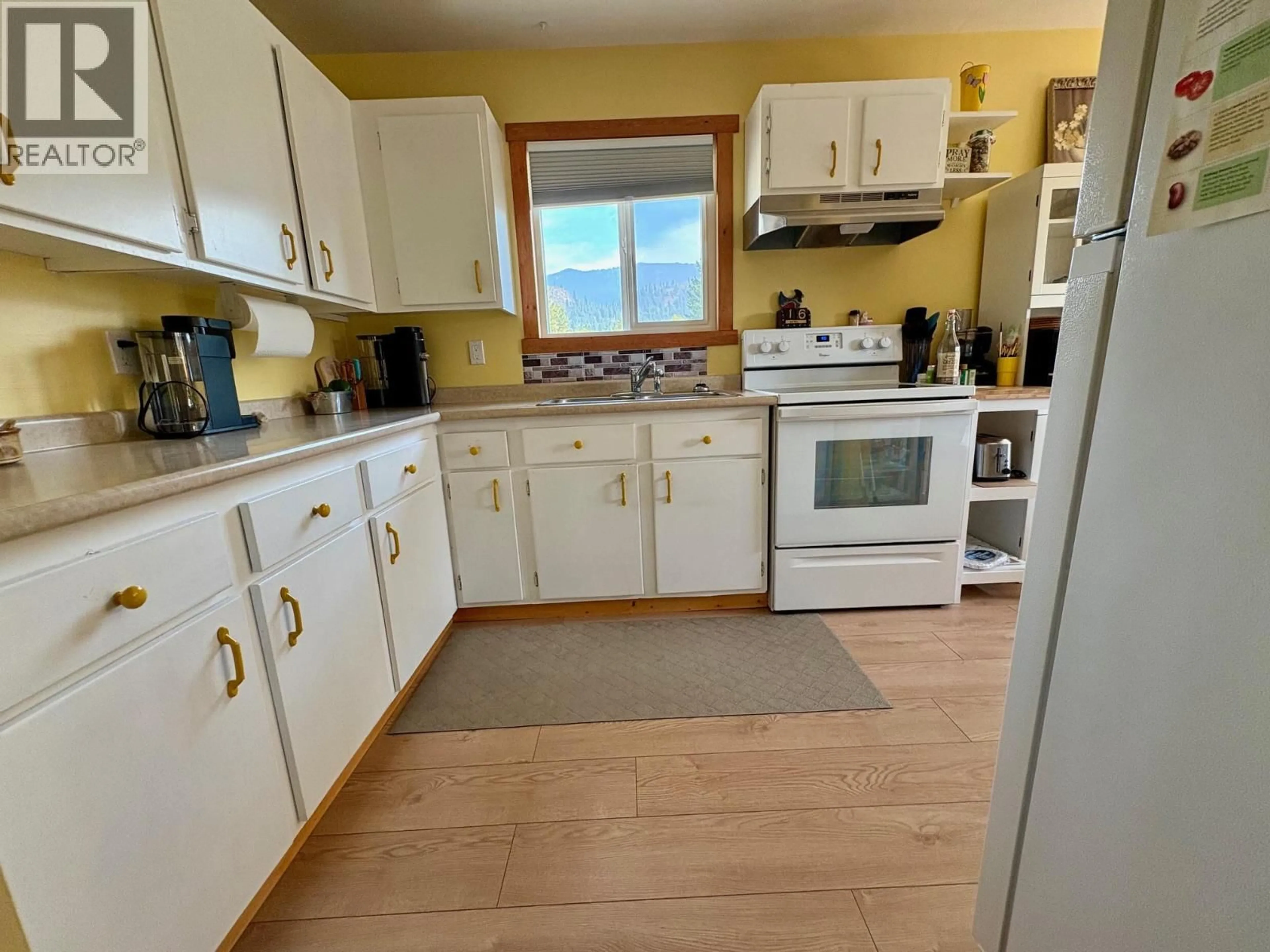 Standard kitchen, unknown for 4636 KIVI CRESCENT CRESCENT, Barriere British Columbia V0e1E0