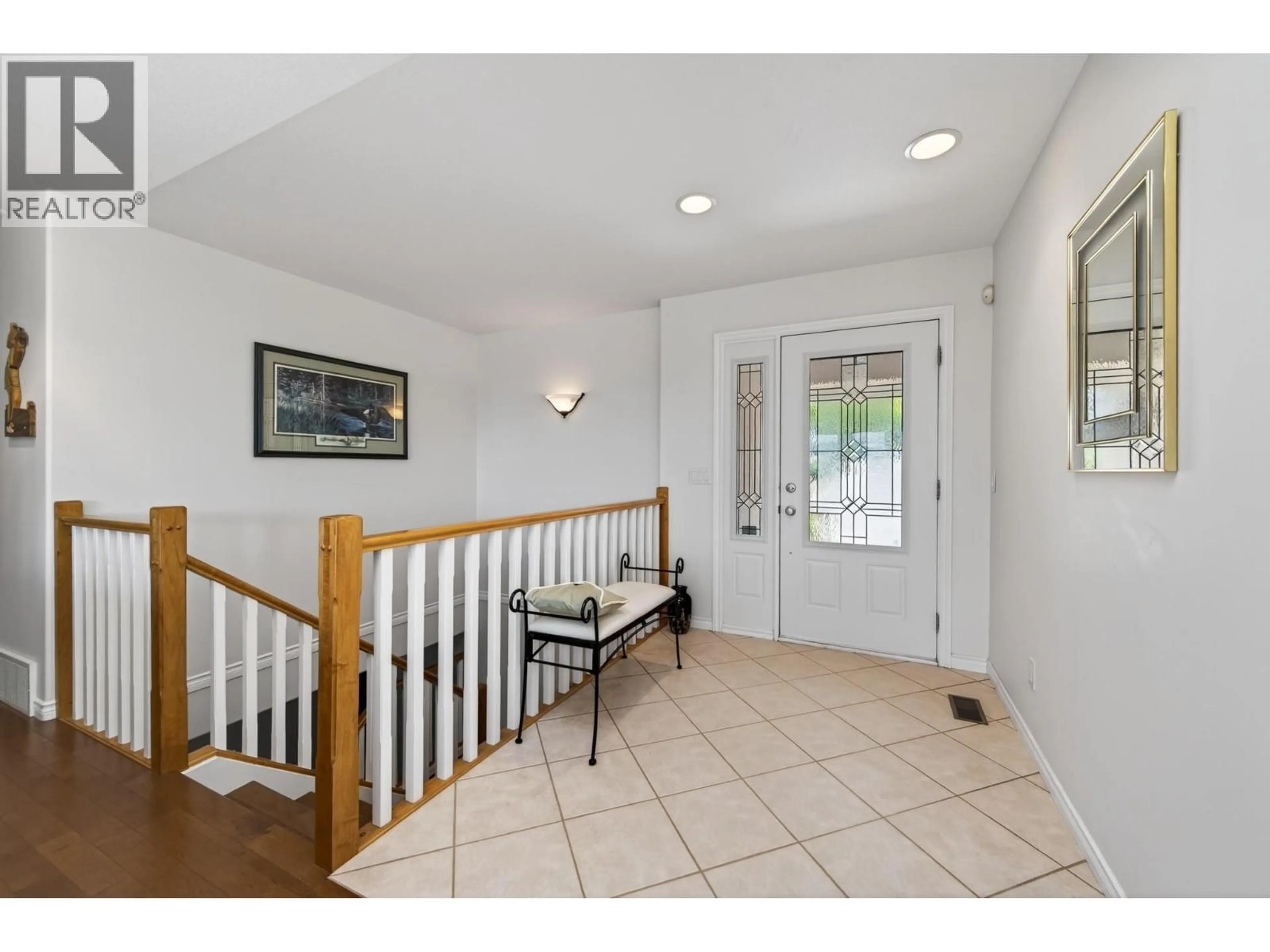 Indoor entryway for 6 - 1651 VALLEYVIEW DRIVE, Kamloops British Columbia V2C0A4