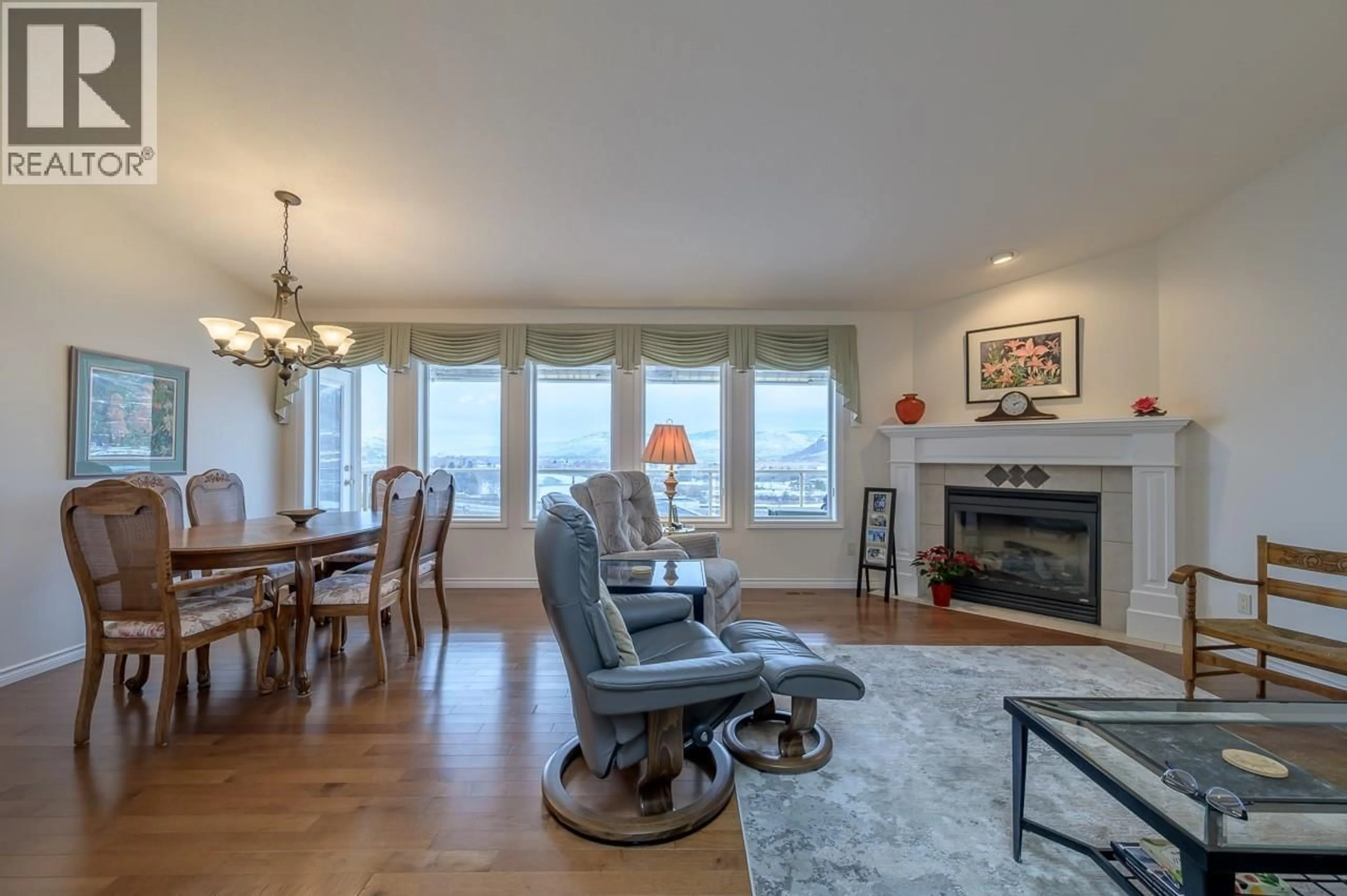 Living room with furniture, wood/laminate floor for 6 - 1651 VALLEYVIEW DRIVE, Kamloops British Columbia V2C0A4