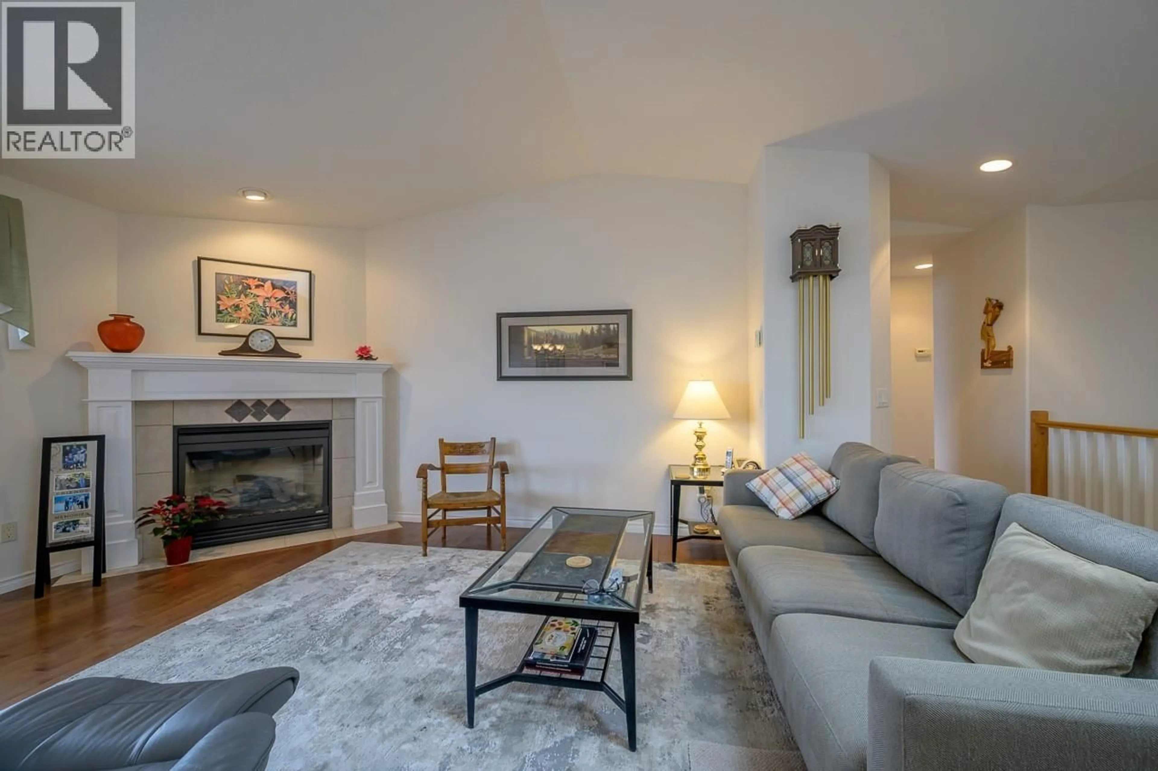 Living room with furniture, unknown for 6 - 1651 VALLEYVIEW DRIVE, Kamloops British Columbia V2C0A4