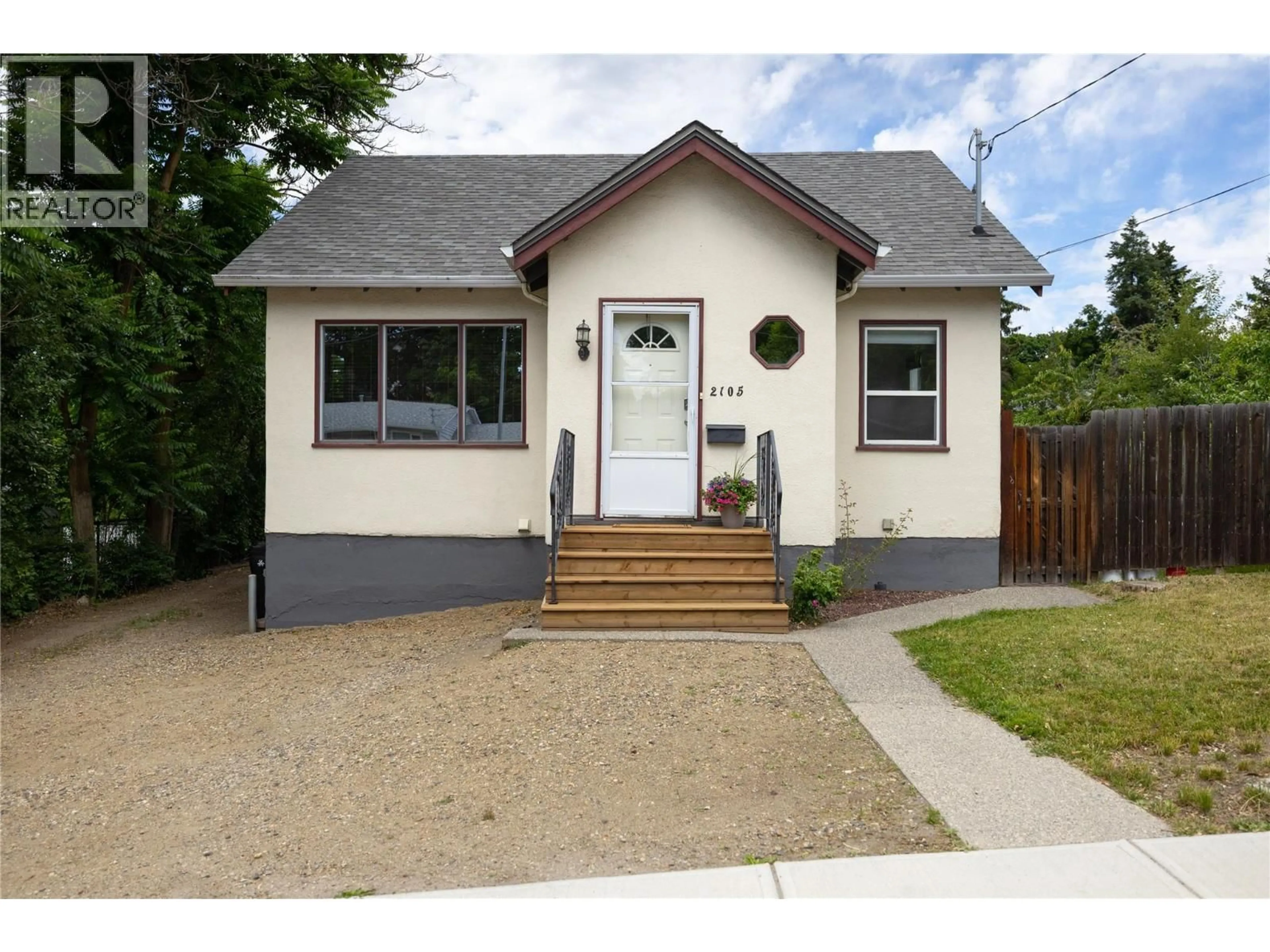 Home with vinyl exterior material, street for 2105 32 AVENUE, Vernon British Columbia V1T2K1