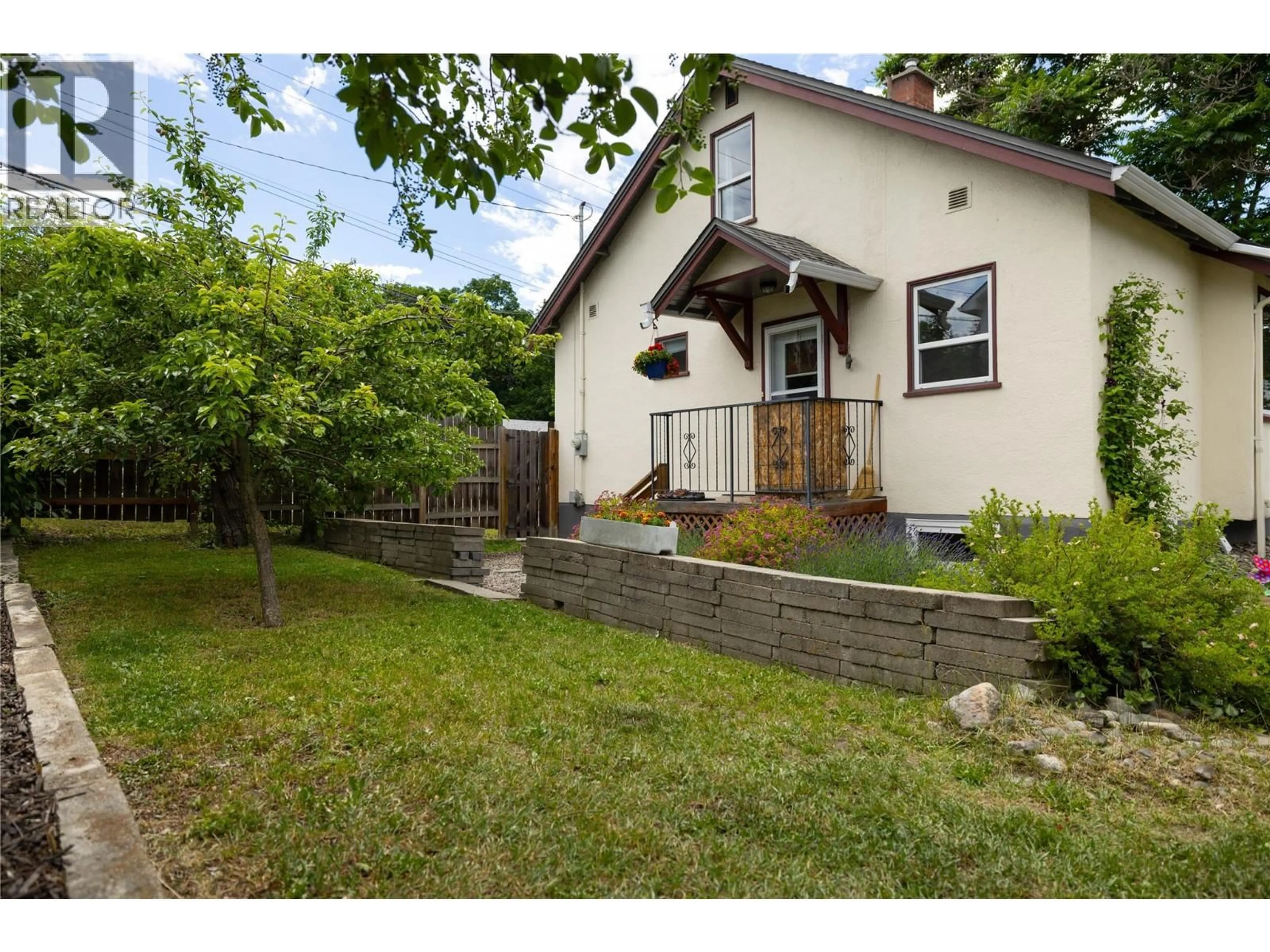 Patio, street for 2105 32 AVENUE, Vernon British Columbia V1T2K1