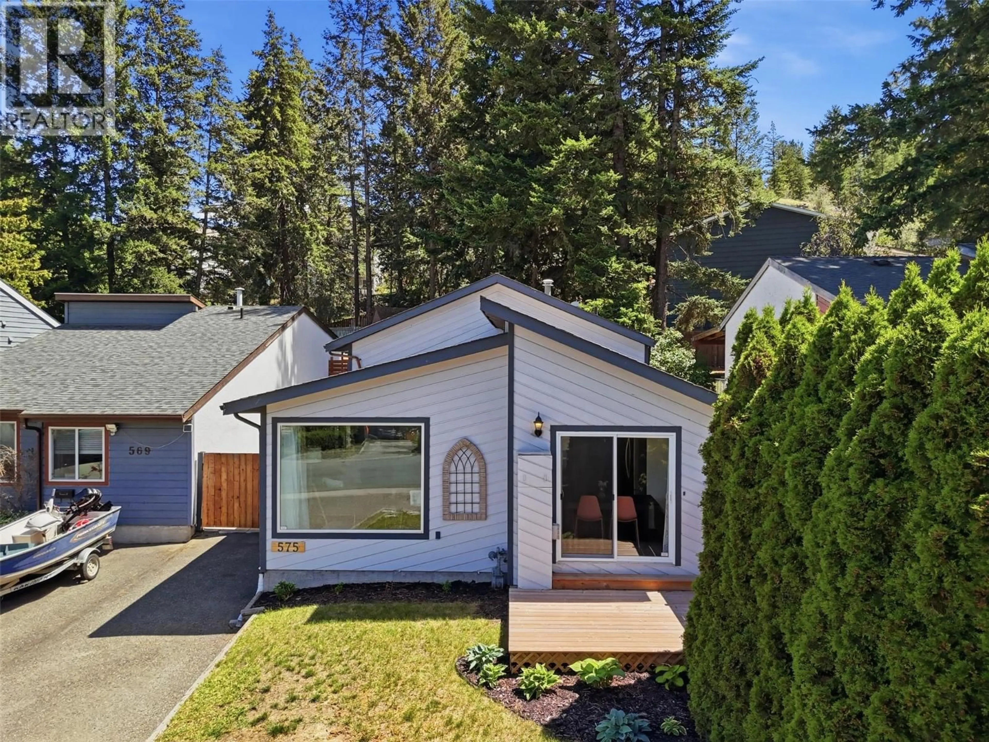 A pic from outside/outdoor area/front of a property/back of a property/a pic from drone, unknown for 575 GLENEAGLES DRIVE, Kamloops British Columbia V2E1X1