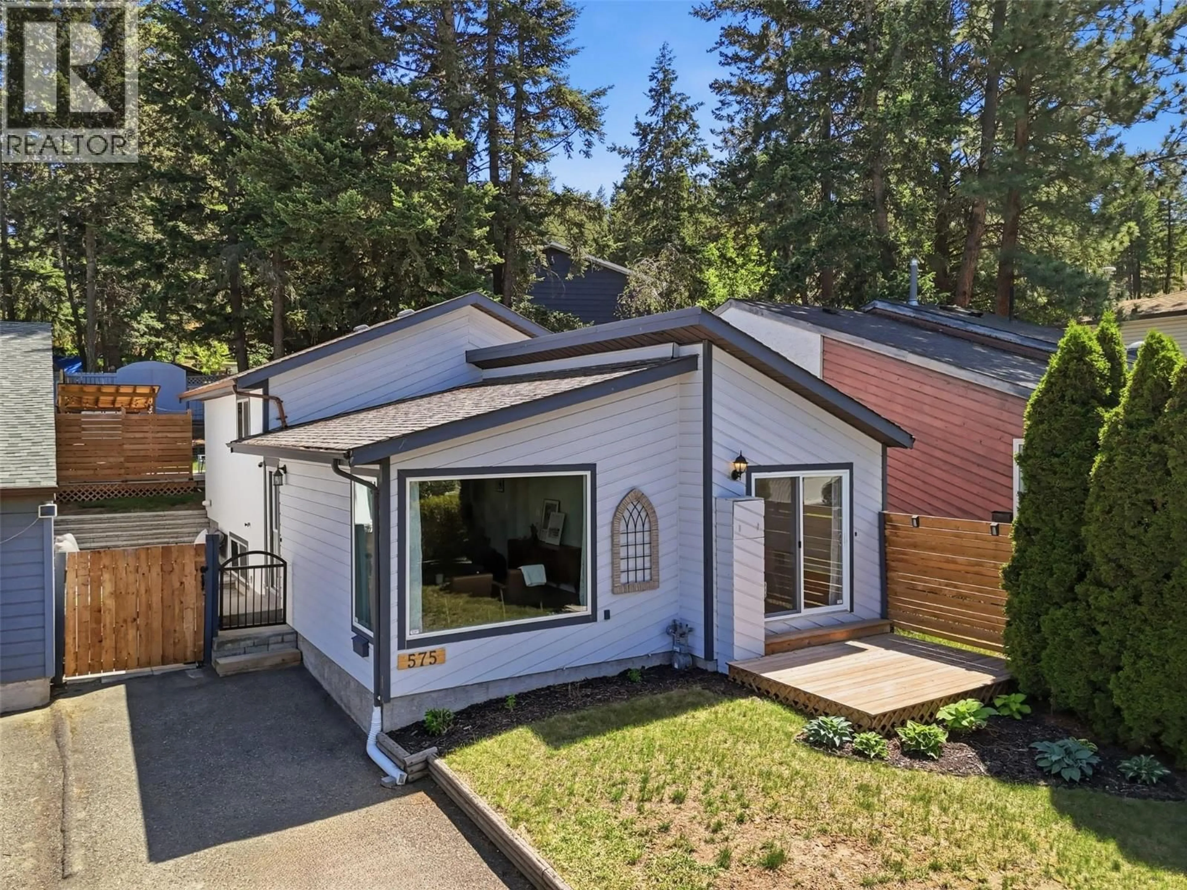 Home with vinyl exterior material, unknown for 575 GLENEAGLES DRIVE, Kamloops British Columbia V2E1X1