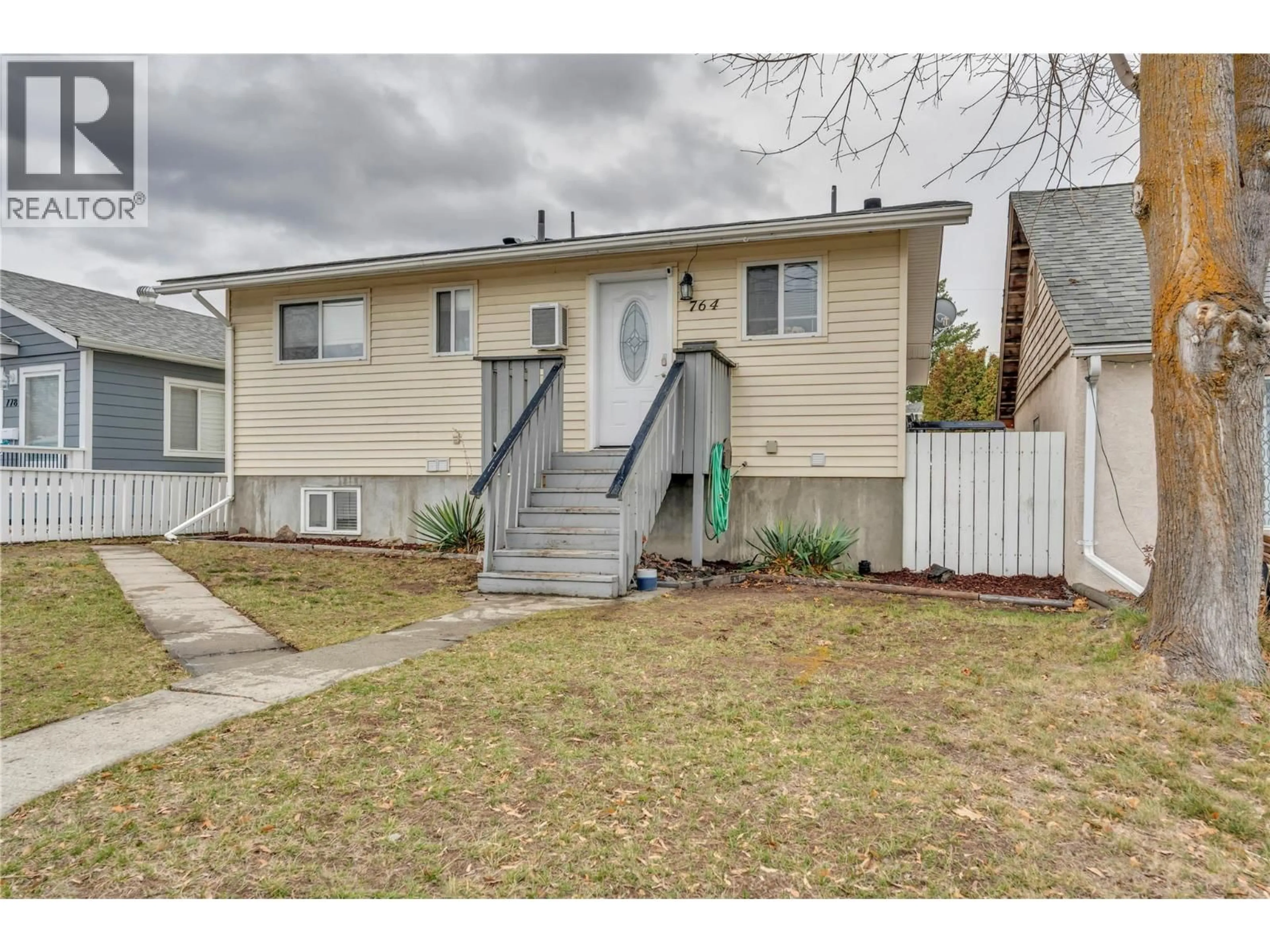 Home with vinyl exterior material, street for 764 PENTICTON AVENUE, Penticton British Columbia V2A2M8