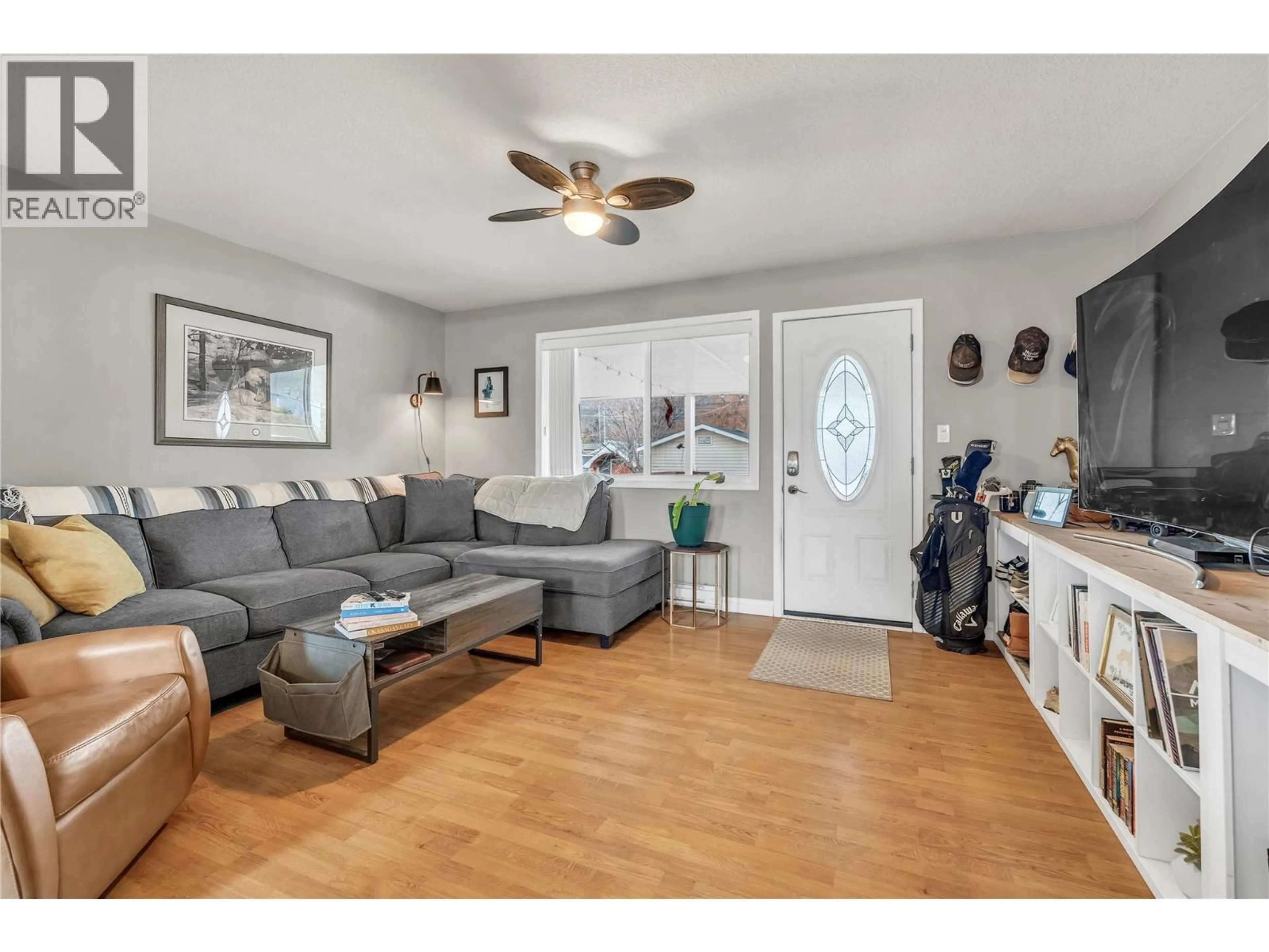 Living room with furniture, wood/laminate floor for 764 PENTICTON AVENUE, Penticton British Columbia V2A2M8