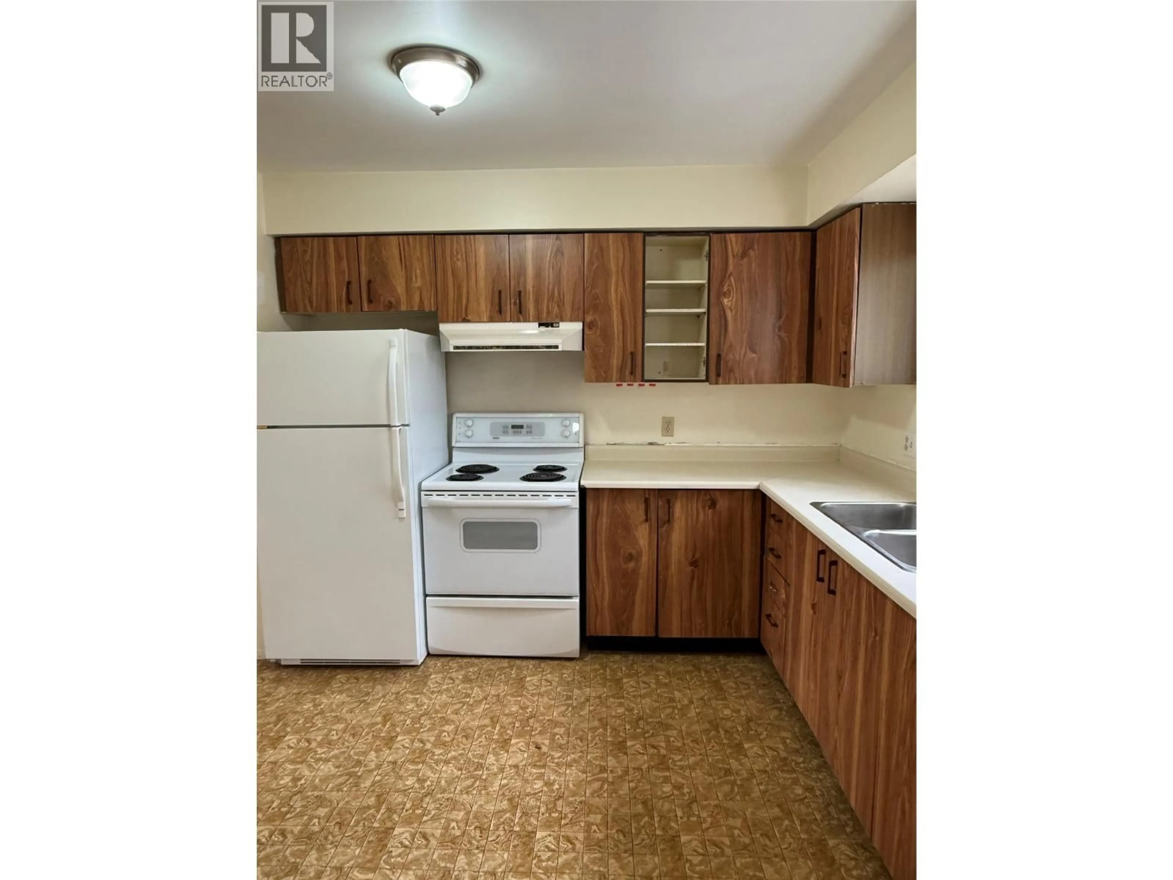 Standard kitchen, unknown for 256 SPIEKER AVENUE, Tumbler Ridge British Columbia V0C2W0