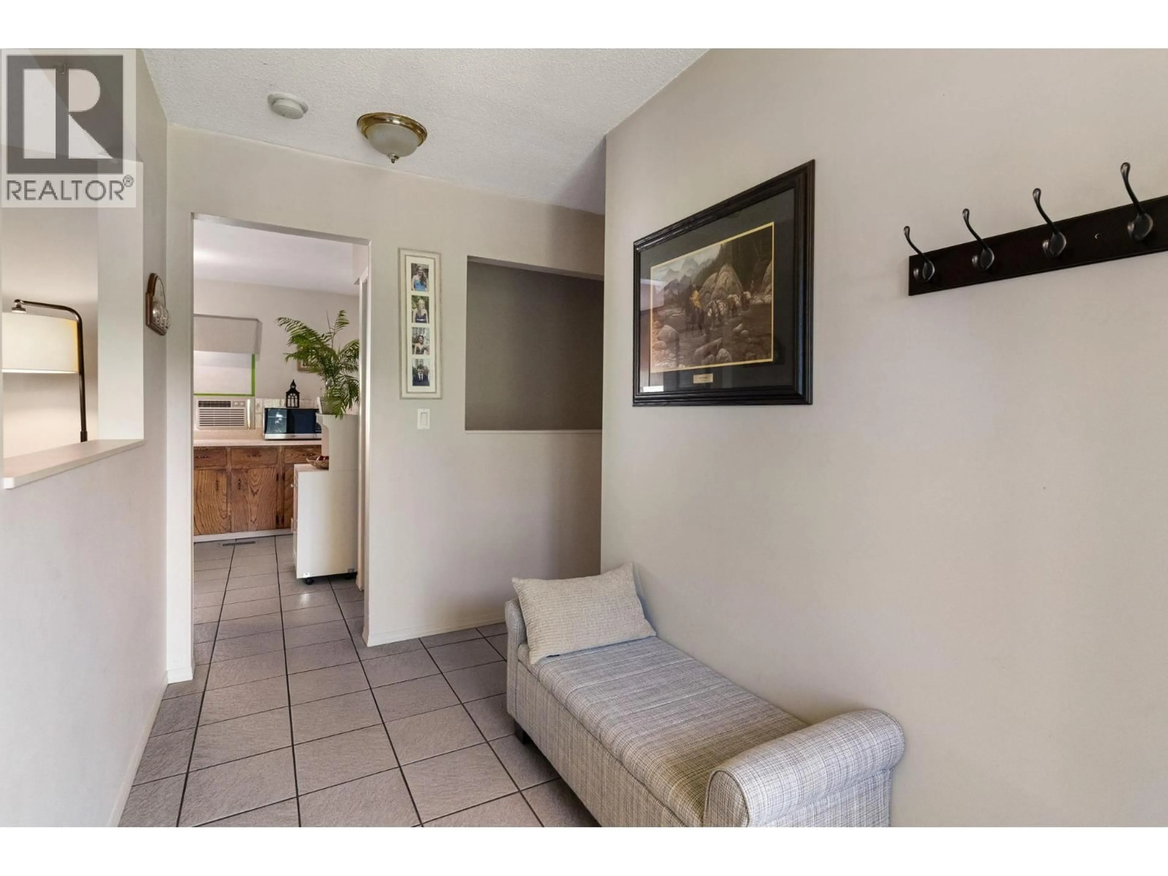 Indoor entryway for 844 HUBBARD ROAD, Kelowna British Columbia V1W1N4