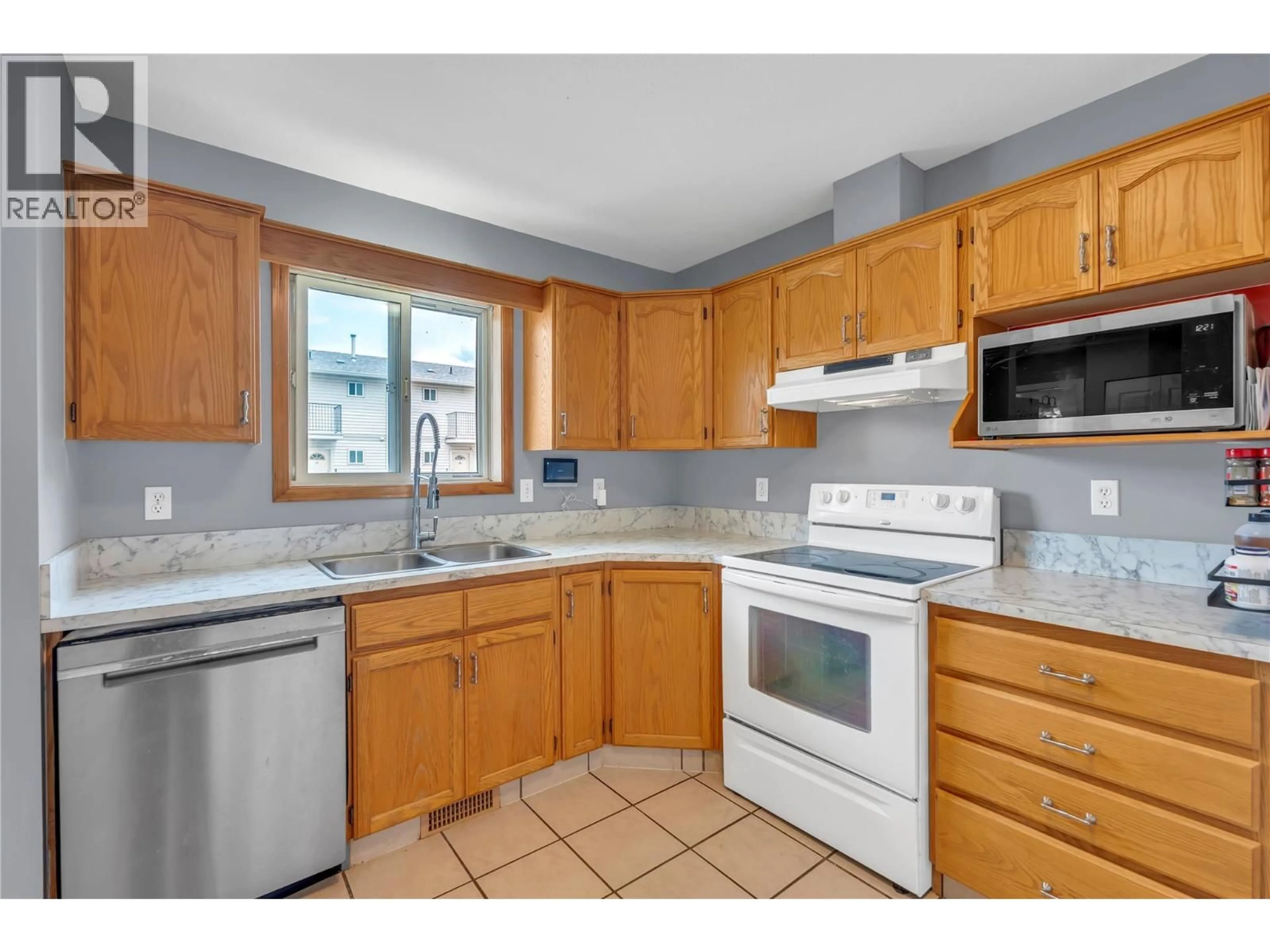 Standard kitchen, unknown for 10 - 1020 CEDAR STREET, Okanagan Falls British Columbia V0H1R5