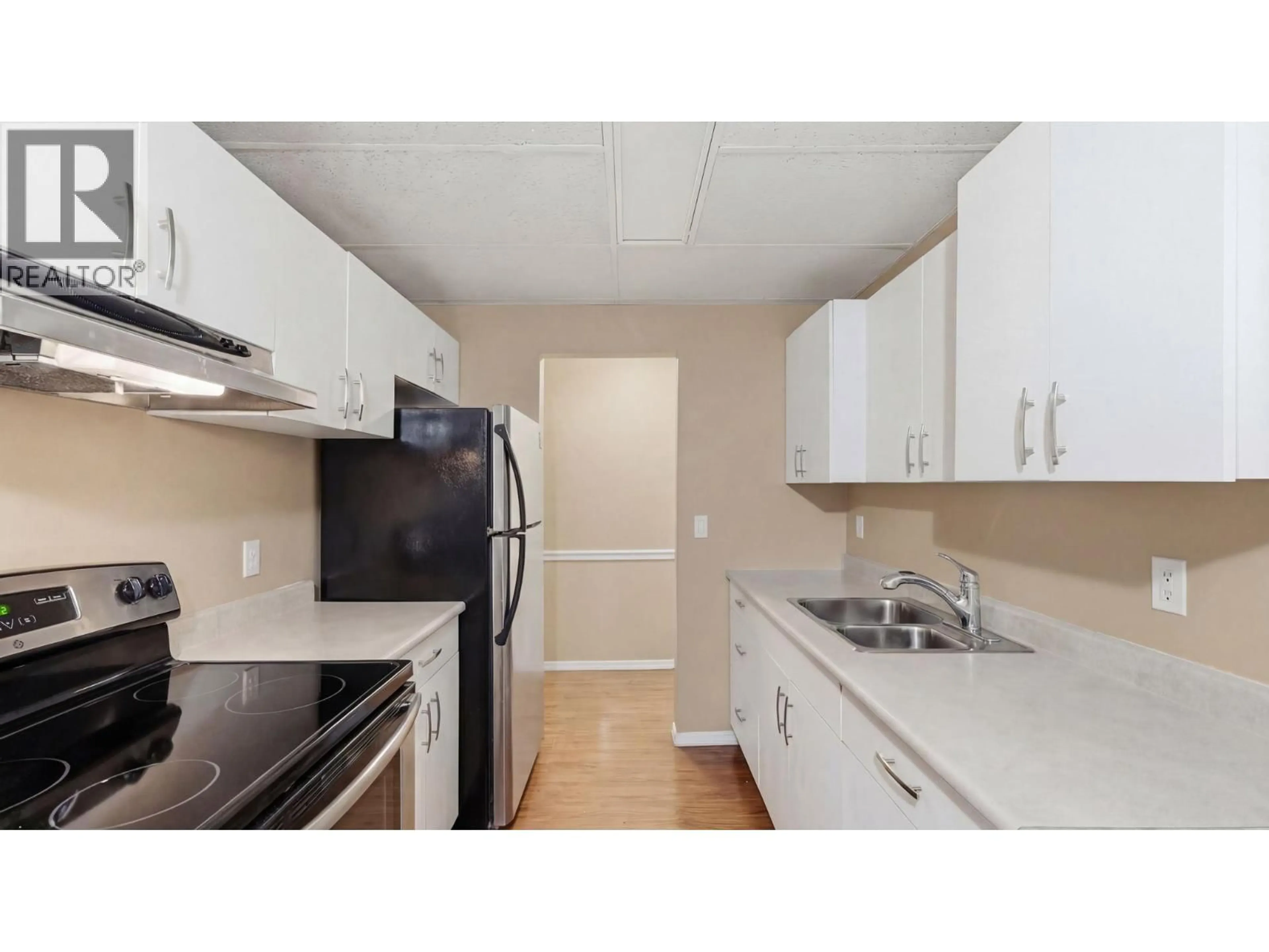 Standard kitchen, unknown for 111 - 1410 PENTICTON AVENUE, Penticton British Columbia V2A2N5