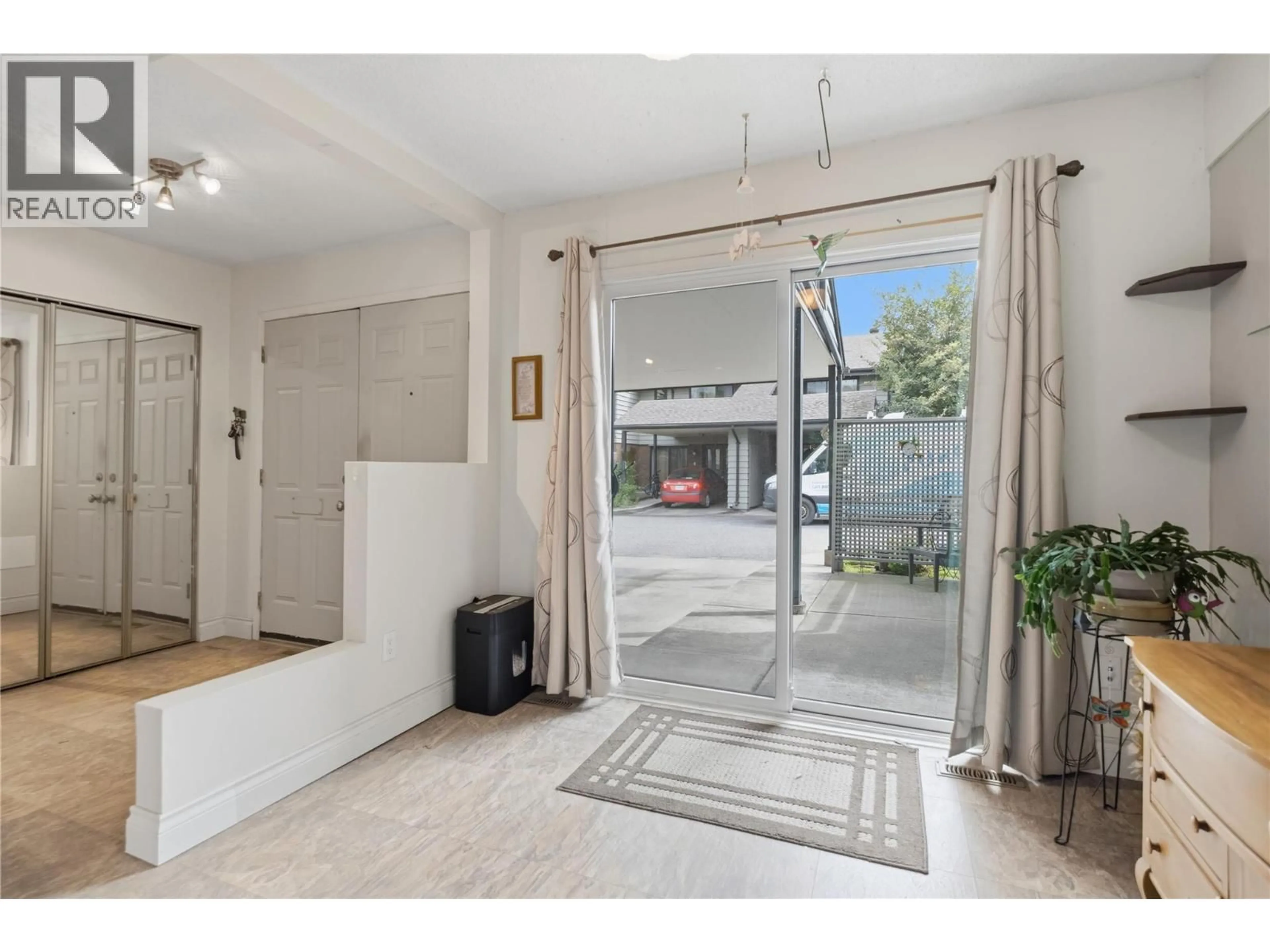 Indoor entryway for 115 - 1050 SPRINGFIELD ROAD, Kelowna British Columbia V1Y8J7