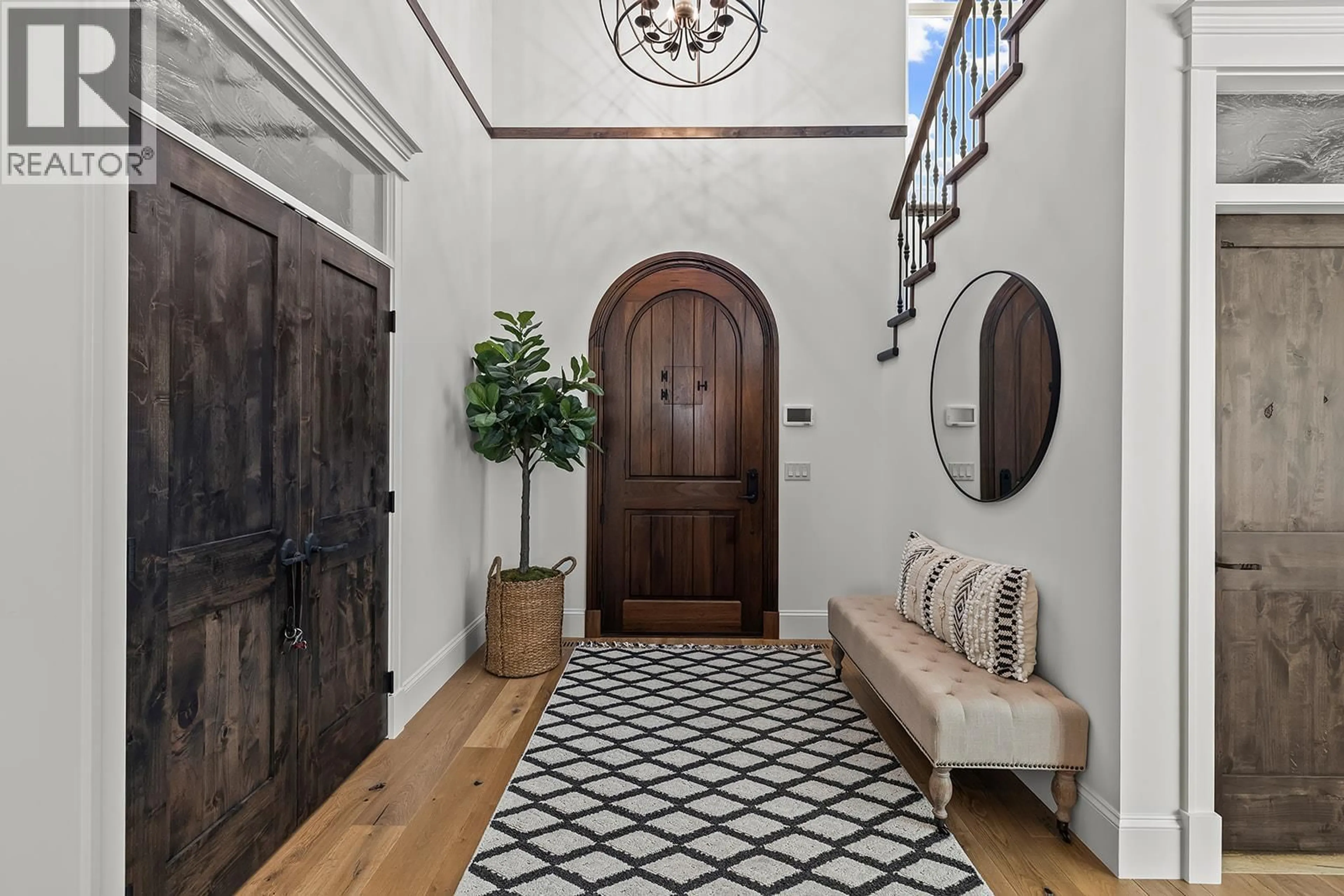 Indoor entryway for 5683 JASPER WAY, Kelowna British Columbia V1W5L7