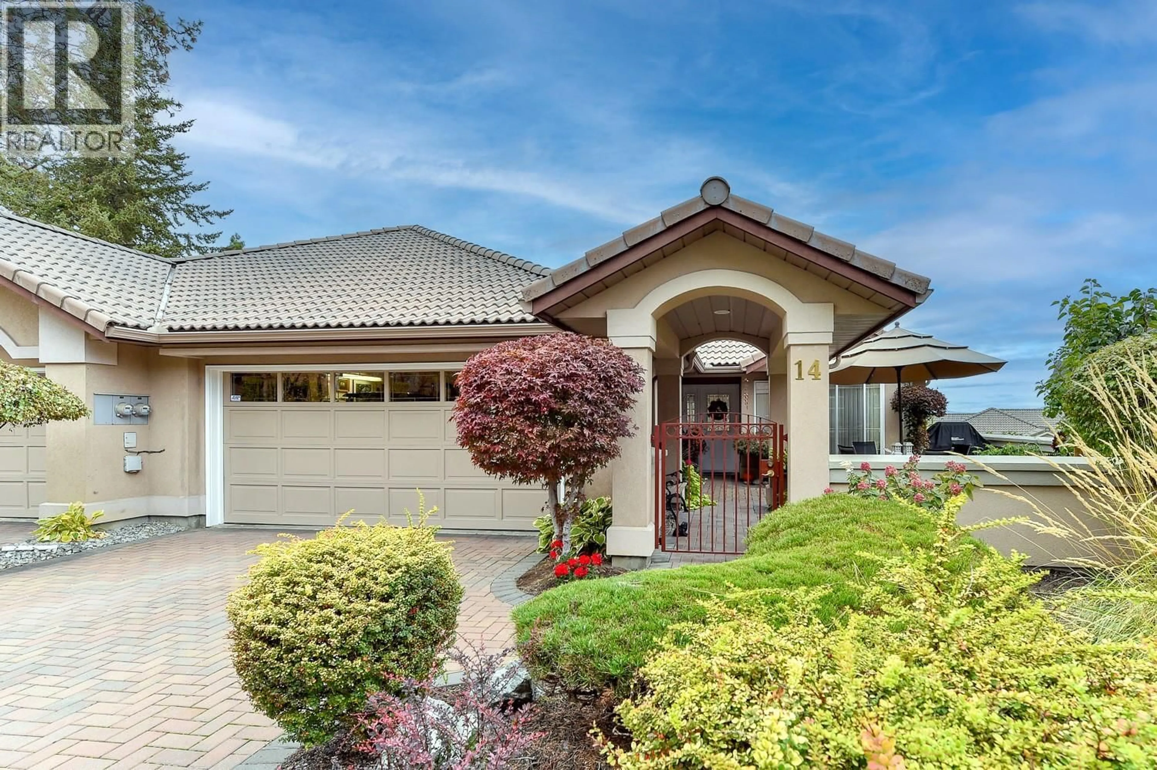 Home with vinyl exterior material, street for 14 - 4400 GALLAGHERS DRIVE EAST, Kelowna British Columbia V1W3Z8