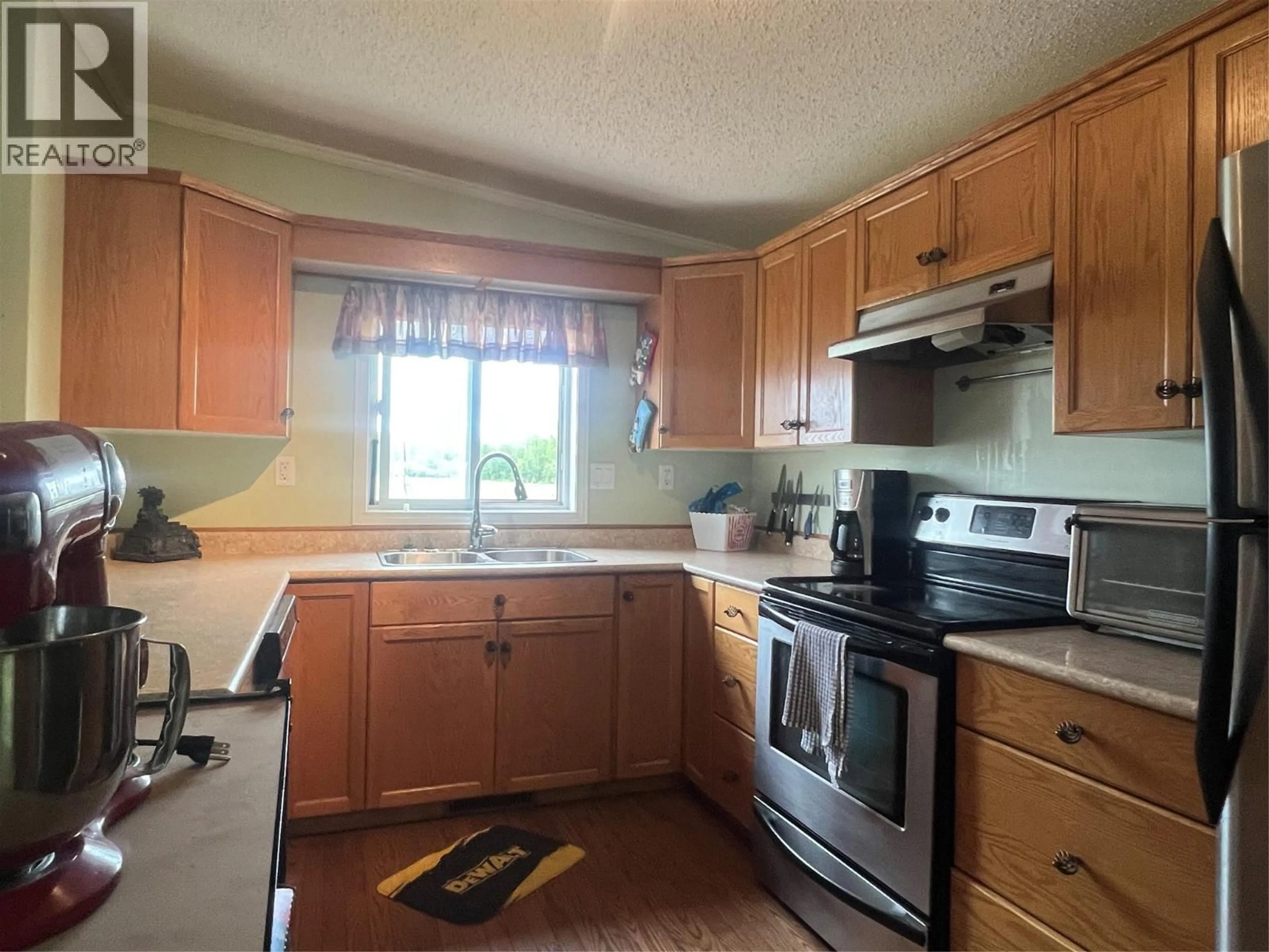 Standard kitchen, unknown for 9 - 9800 18 STREET, Dawson Creek British Columbia V1G5A4