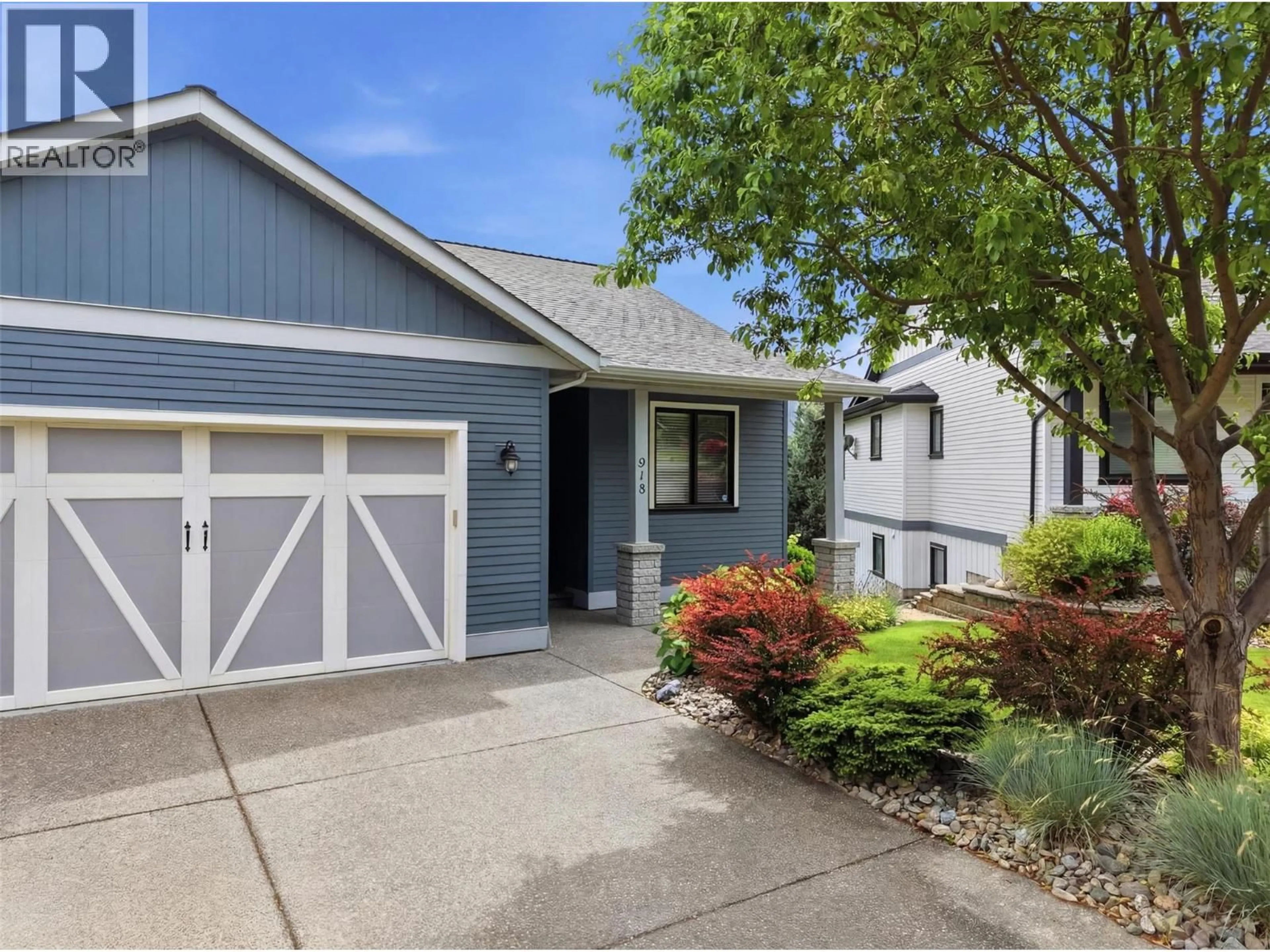 Home with vinyl exterior material, street for 918 9TH GREEN DRIVE, Kamloops British Columbia V2H1T9