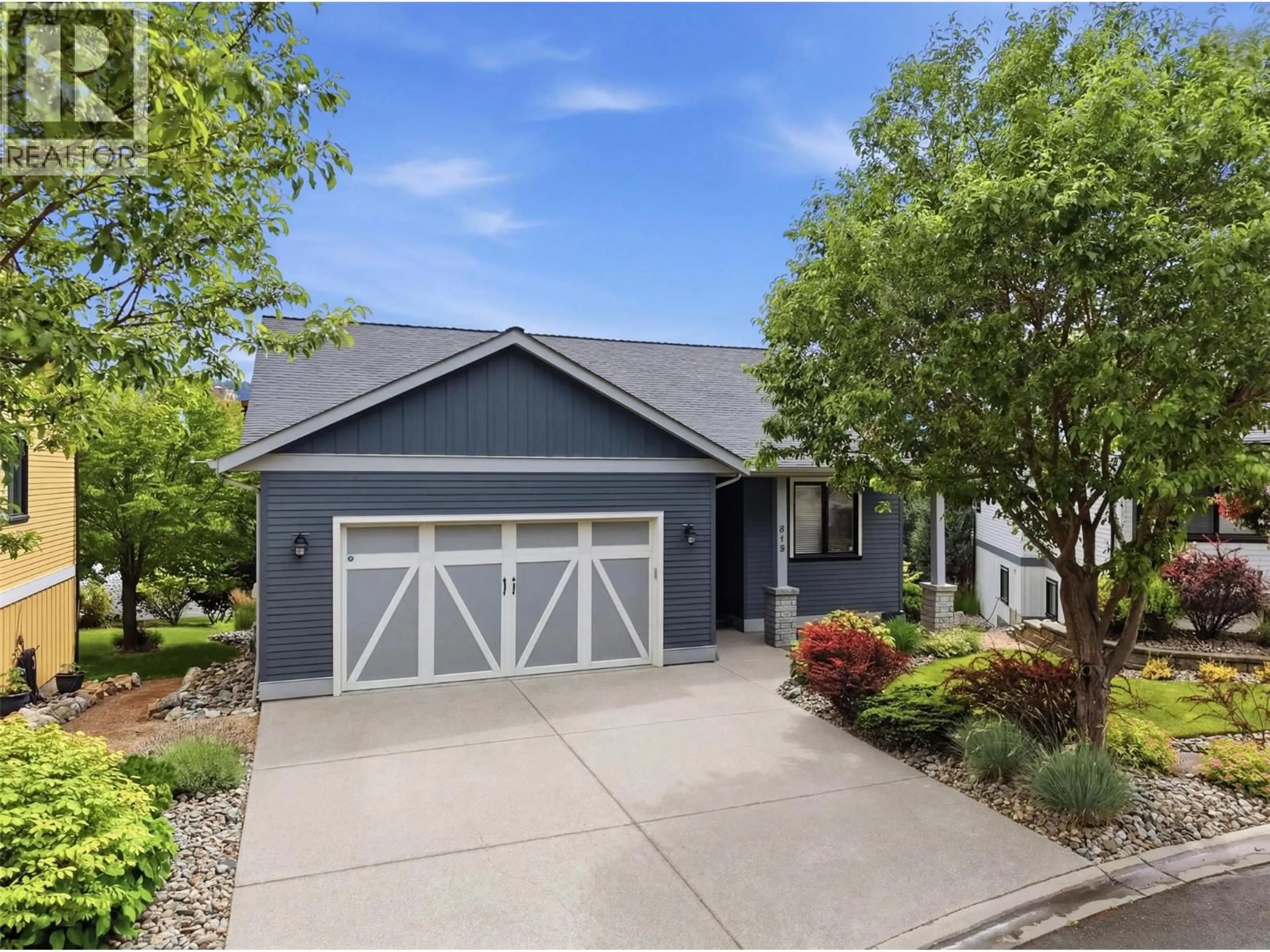 Home with vinyl exterior material, street for 918 9TH GREEN DRIVE, Kamloops British Columbia V2H1T9