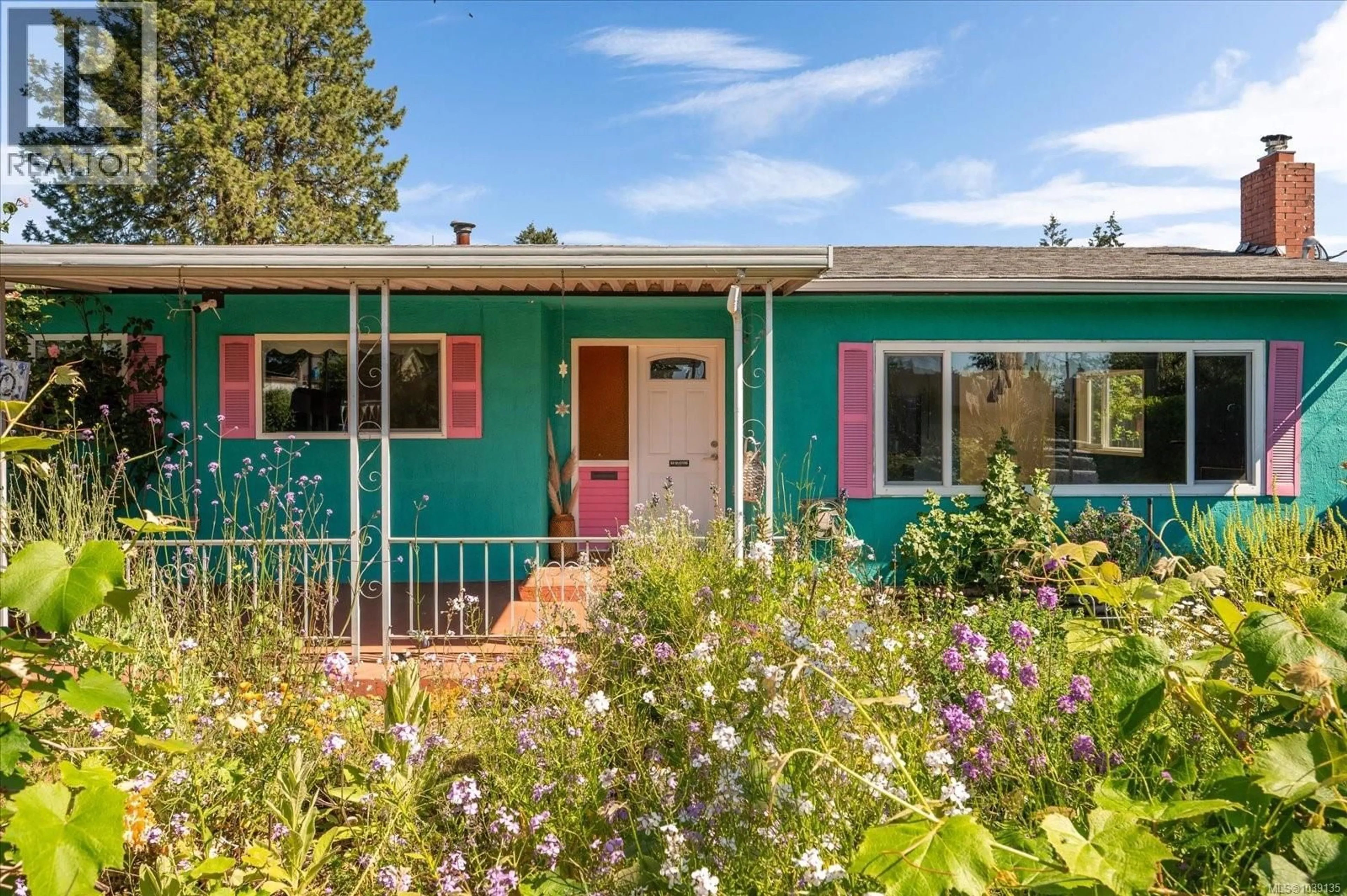 Home with vinyl exterior material, street for 1080 NELSON STREET, Nanaimo British Columbia V9S2K2