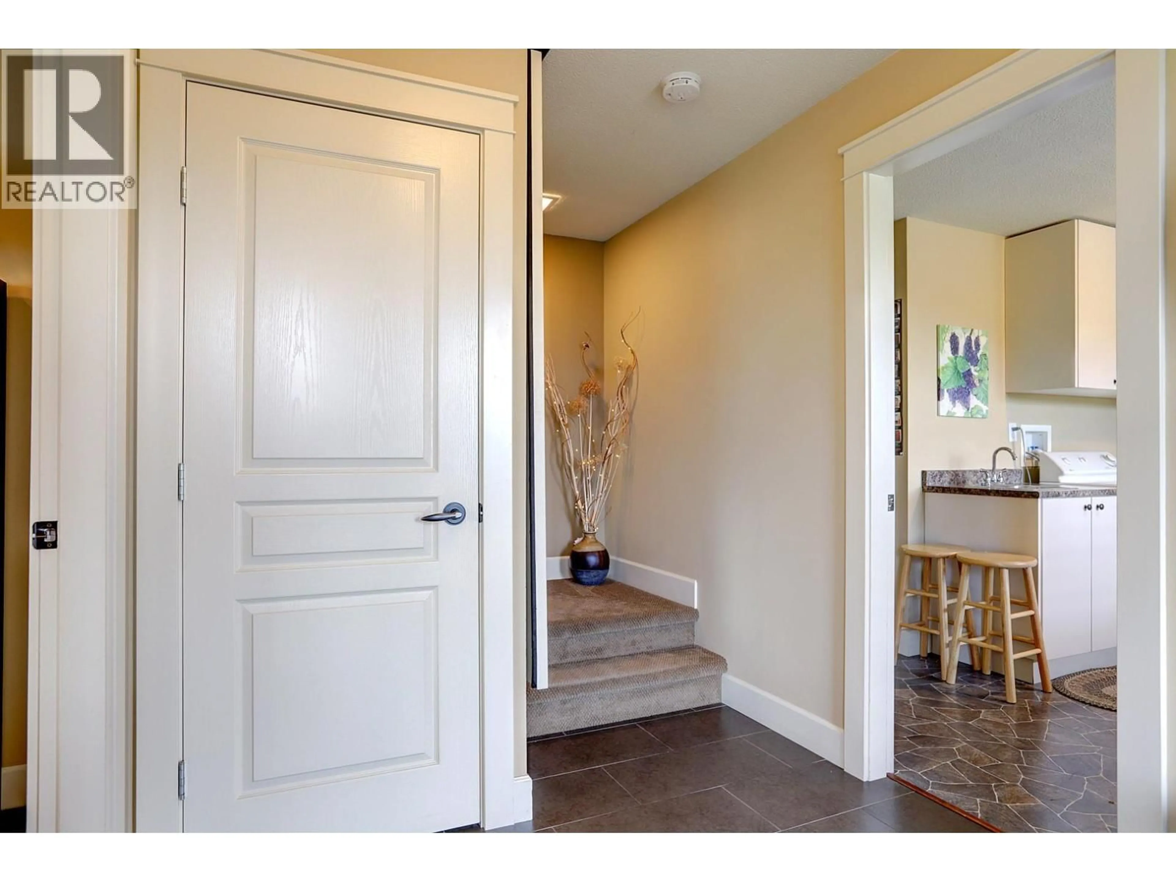 Indoor entryway for 8308 KALVIEW DRIVE, Coldstream British Columbia V1B1W7