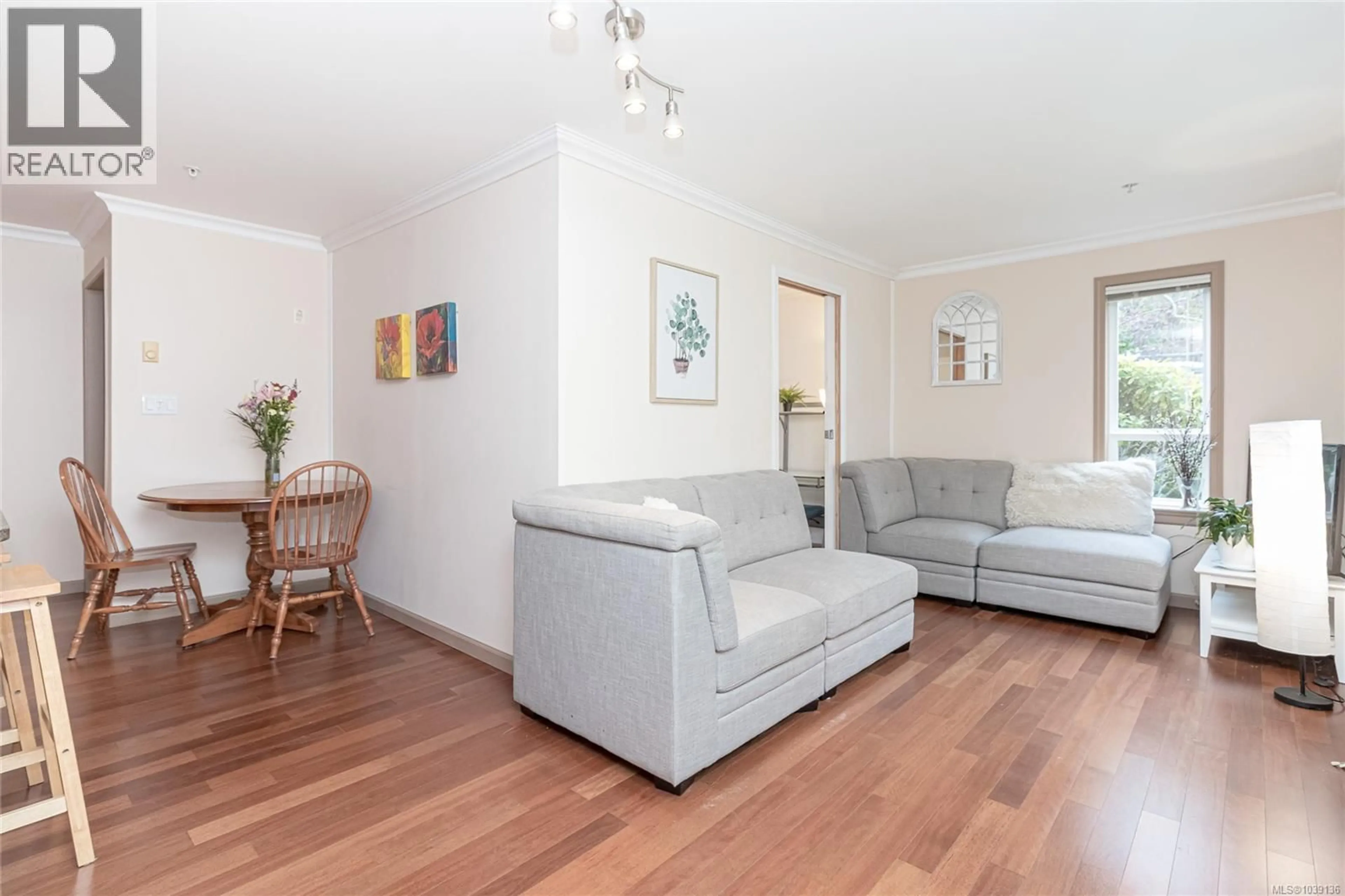 Living room with furniture, wood/laminate floor for 105 - 1514 CHURCH AVENUE, Saanich British Columbia V8P0A3